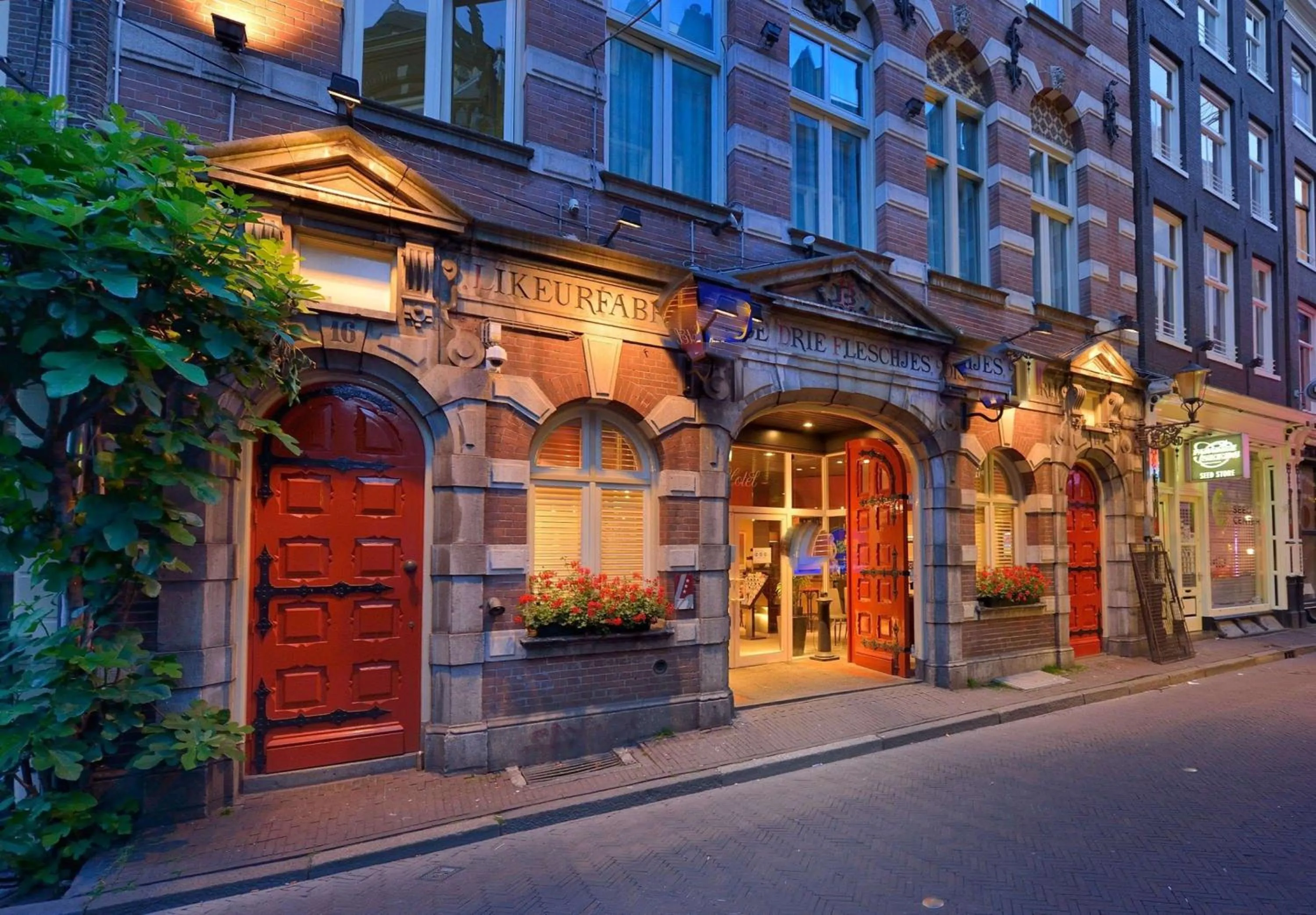 Property building in Best Western Dam Square Inn