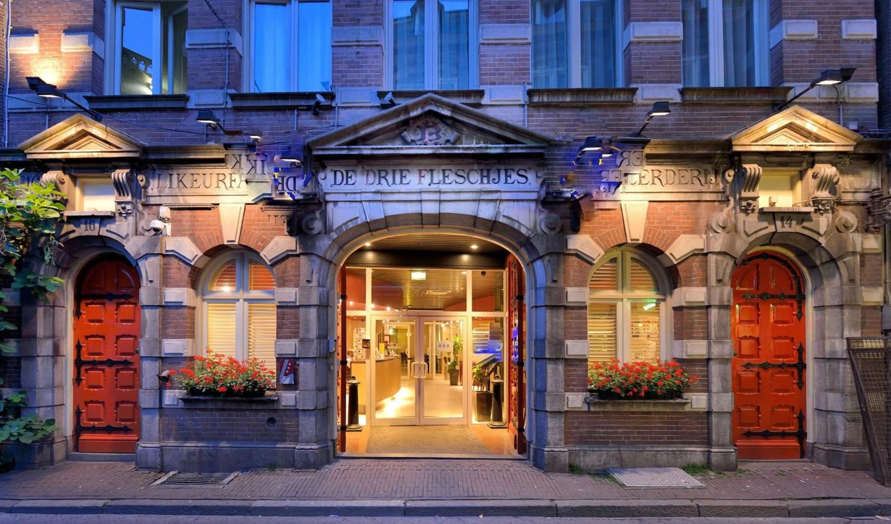 Property building in Best Western Dam Square Inn