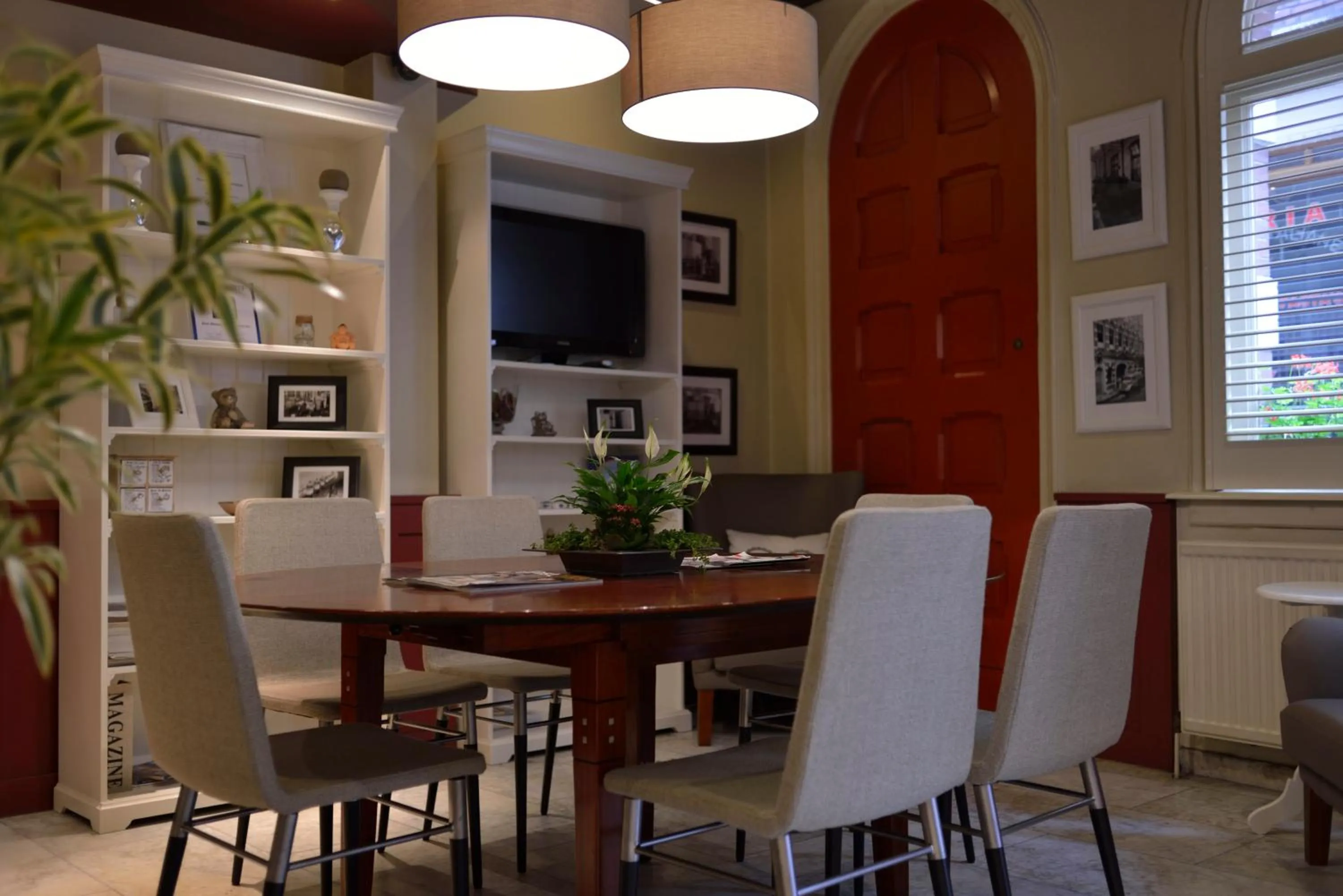 Living room in Best Western Dam Square Inn