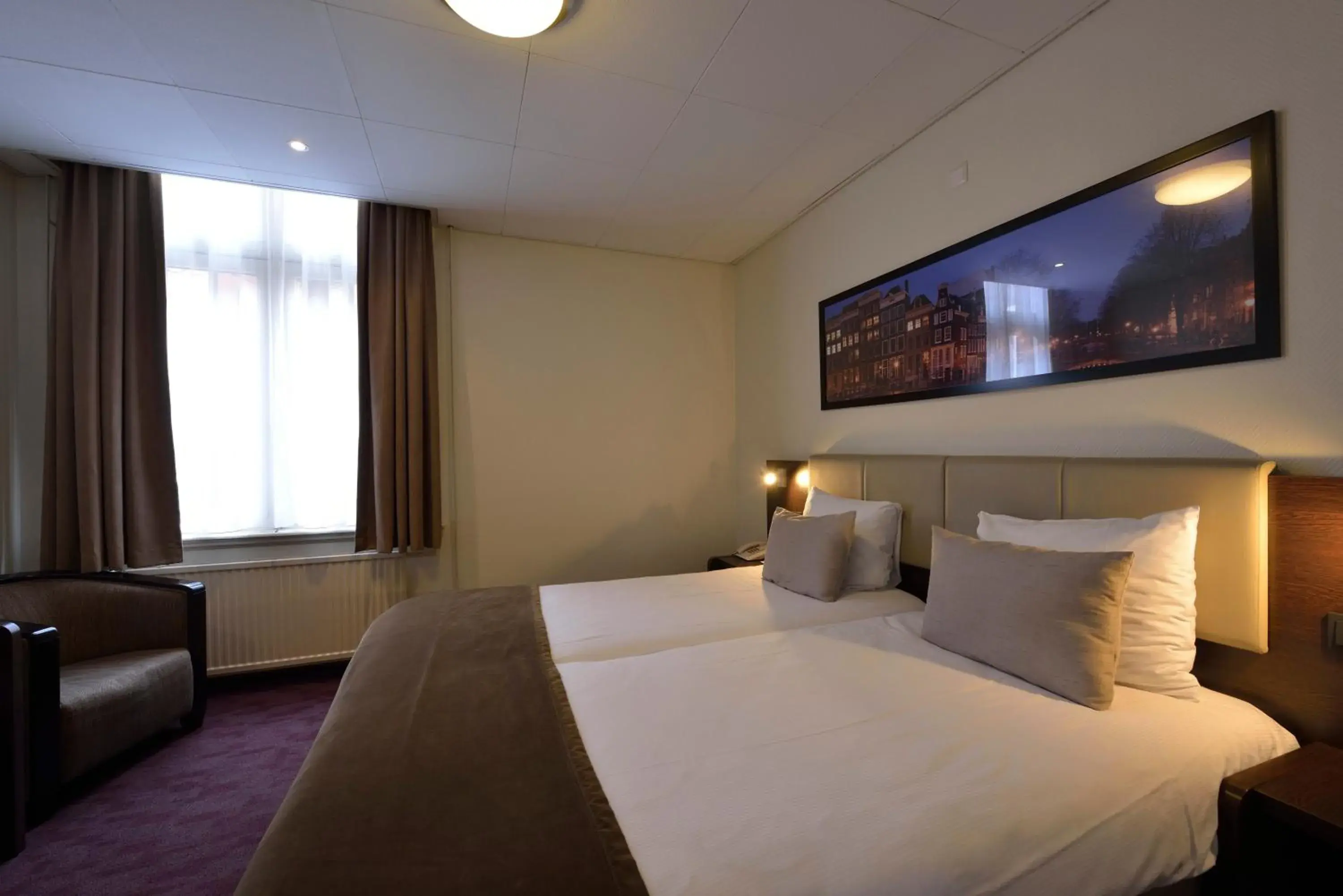 Bed in Best Western Dam Square Inn Bed in Best Western Dam Square Inn