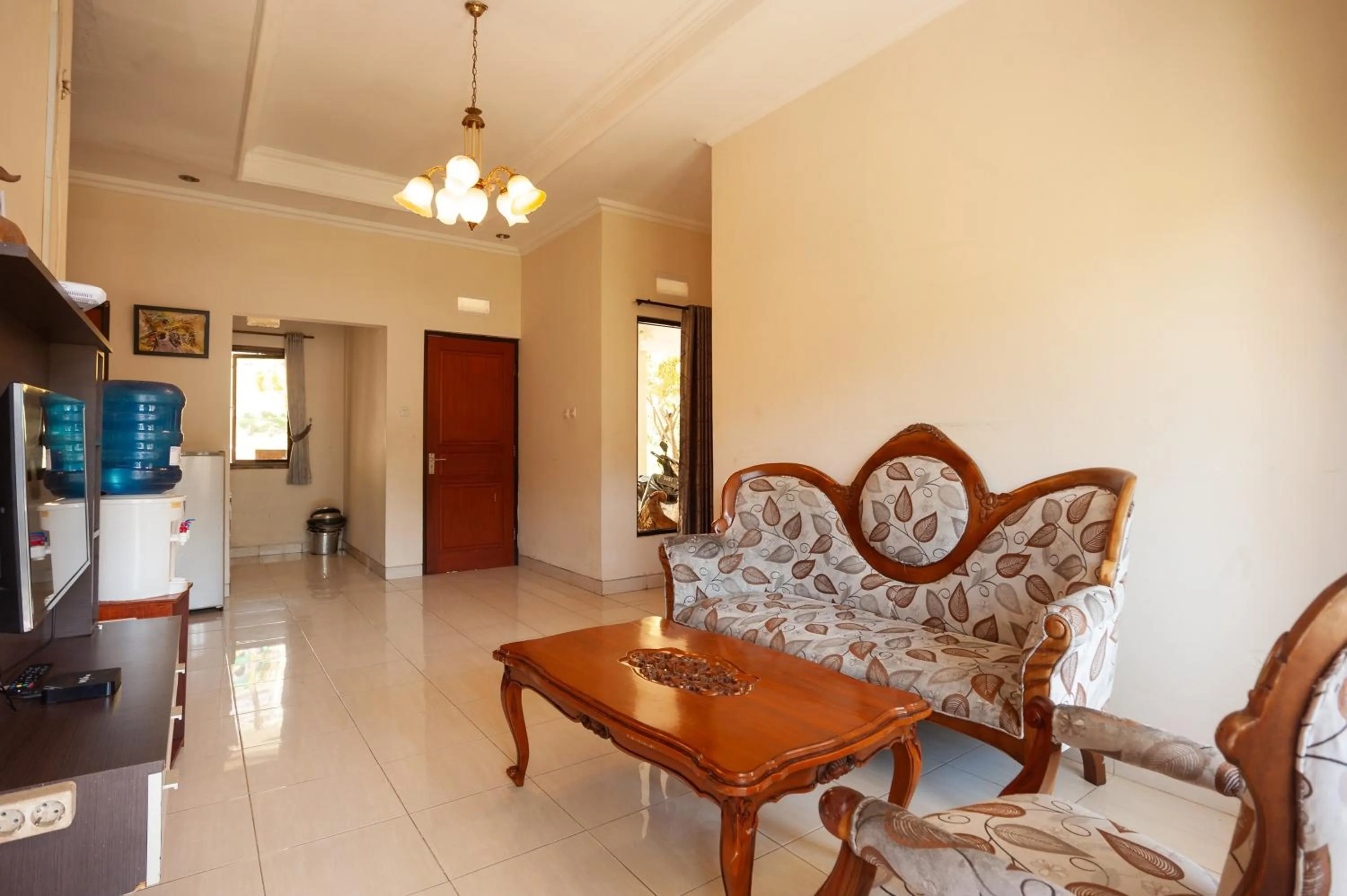 Living room in Urbanview Resort Syariah Khansa Cisarua Puncak by RedDoorz