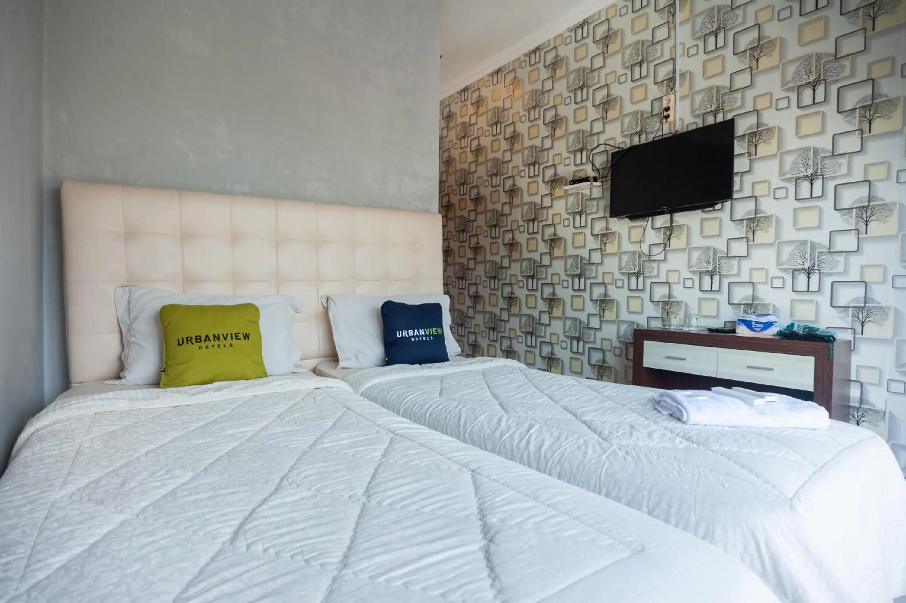 Bed in Urbanview Resort Syariah Khansa Cisarua Puncak by RedDoorz