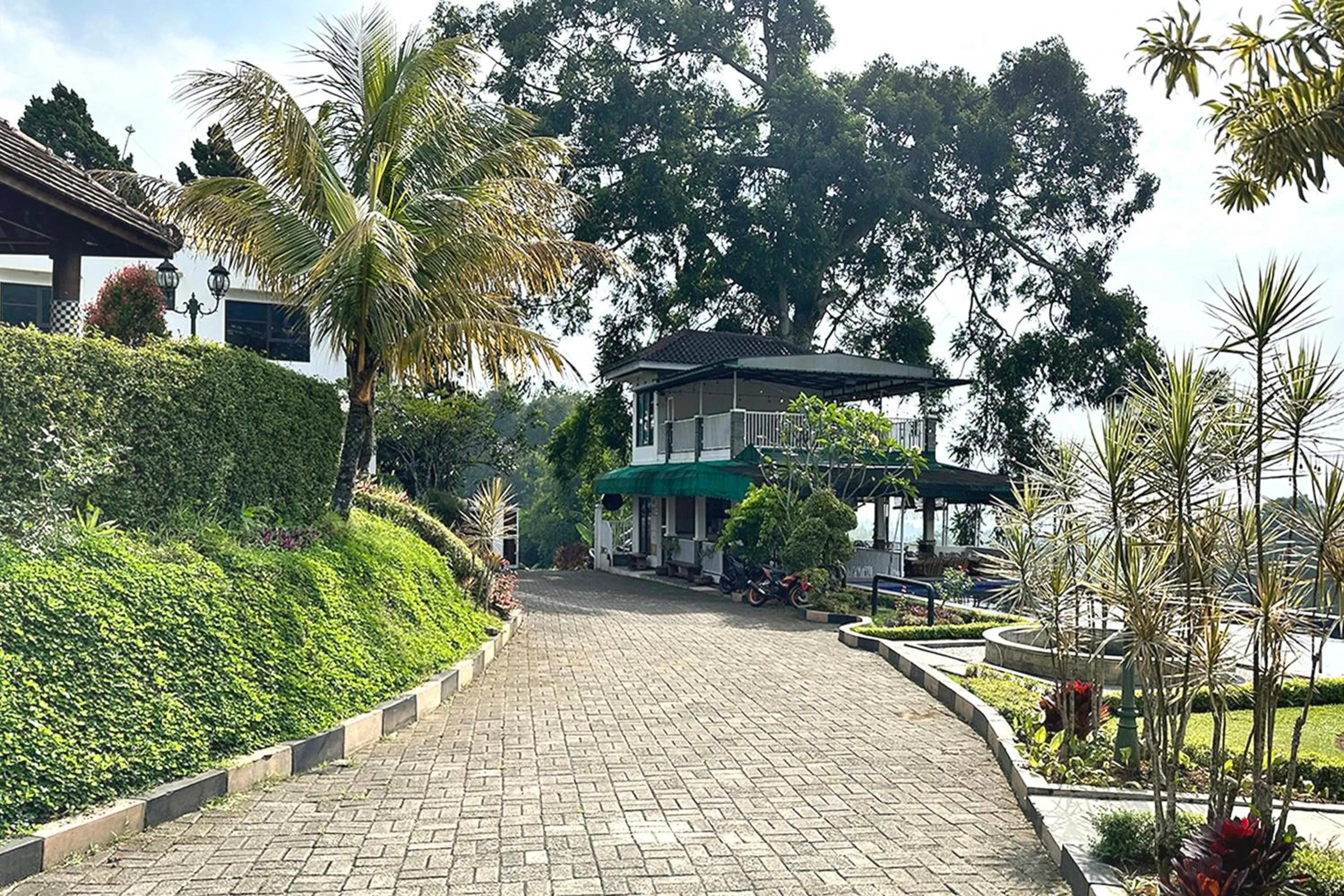 Property building in Urbanview Resort Syariah Khansa Cisarua Puncak by RedDoorz