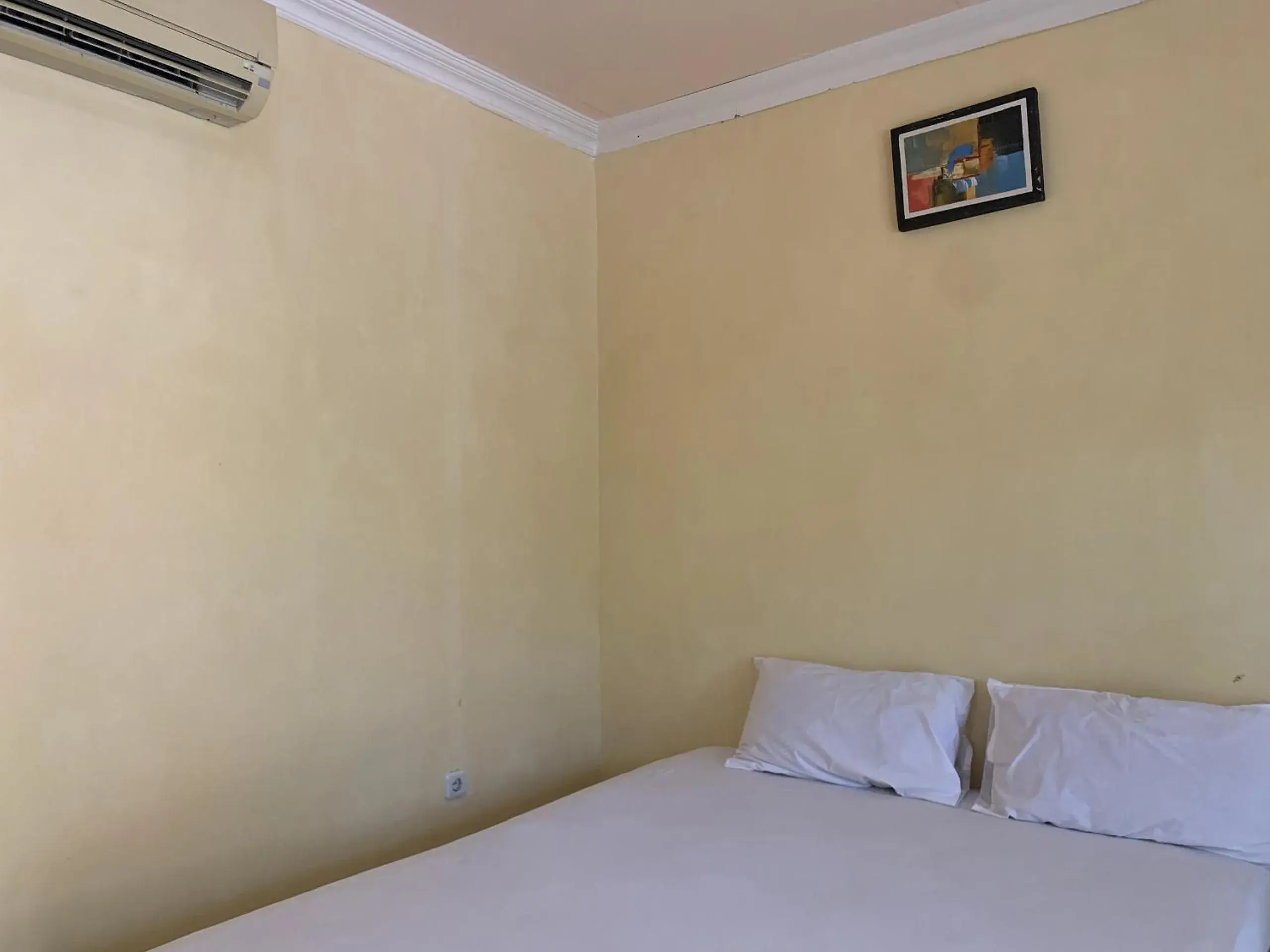 Bedroom, Bed in Hotel O Wisma Phinisi Syariah Near Mall of Pinrang Sejahtera Bedroom, Bed in Hotel O Wisma Phinisi Syariah Near Mall of Pinrang Sejahtera