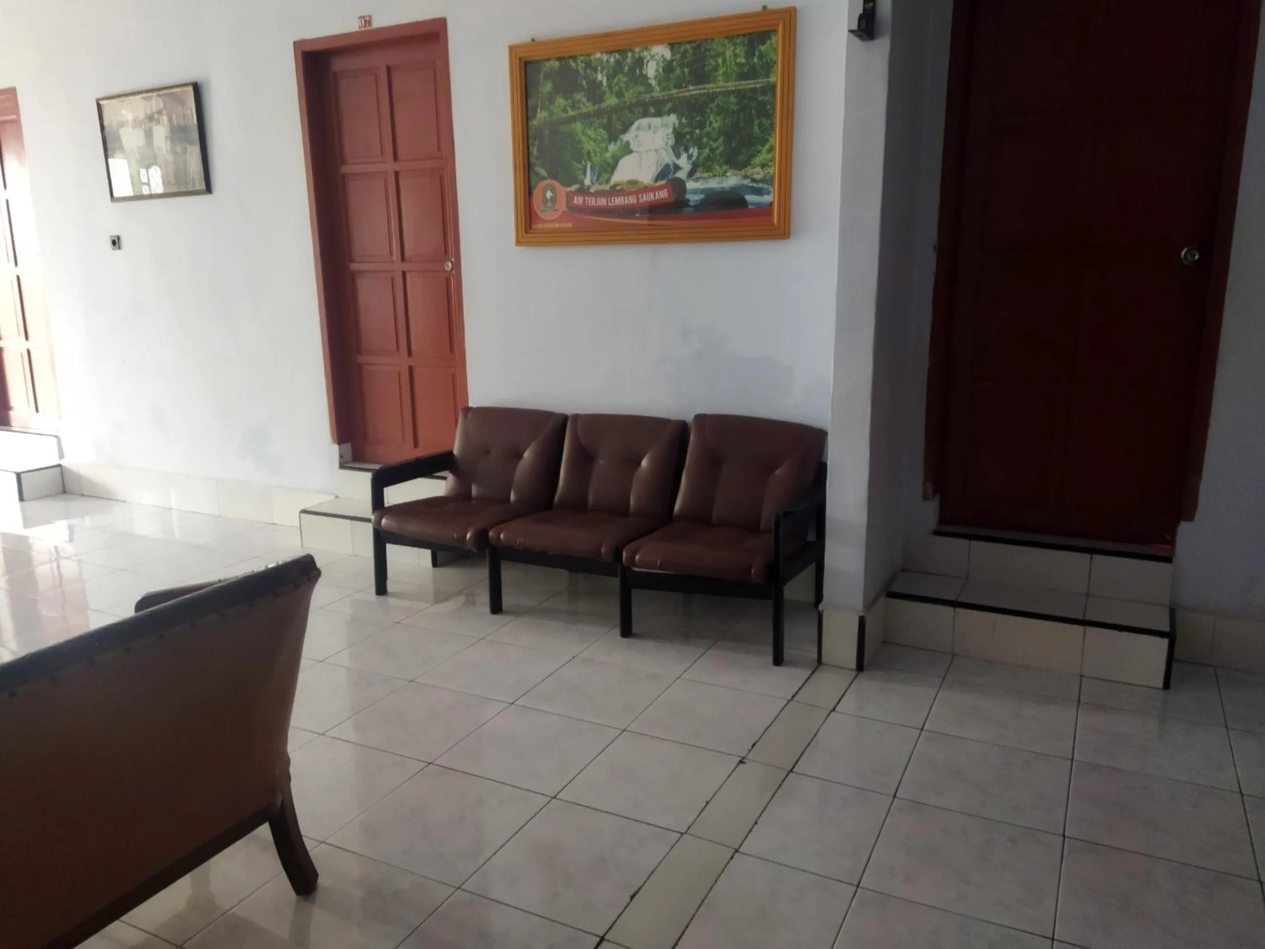 Lobby or reception in Hotel O Wisma Phinisi Syariah Near Mall of Pinrang Sejahtera