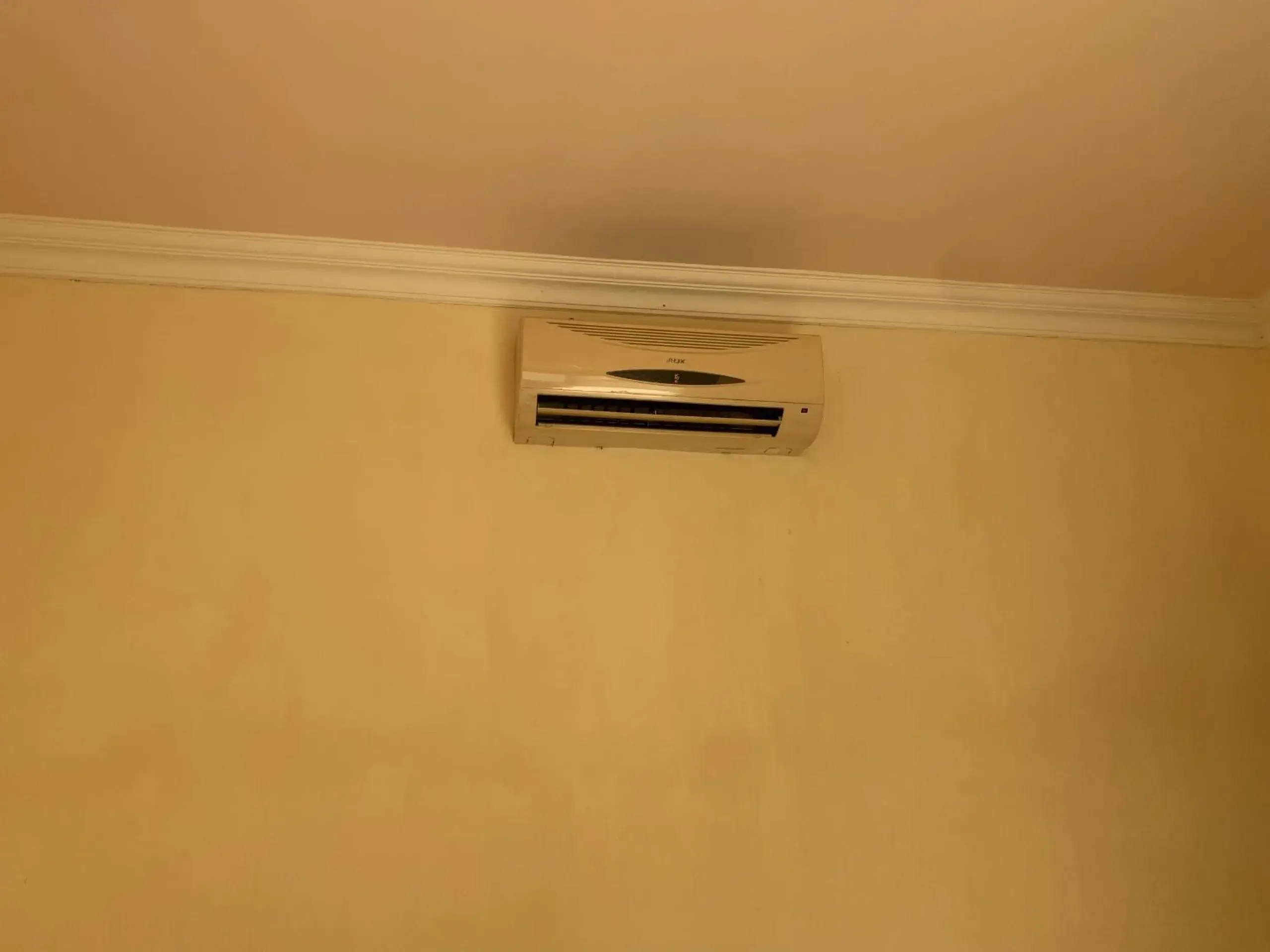 Bedroom in Hotel O Wisma Phinisi Syariah Near Mall of Pinrang Sejahtera Bedroom in Hotel O Wisma Phinisi Syariah Near Mall of Pinrang Sejahtera