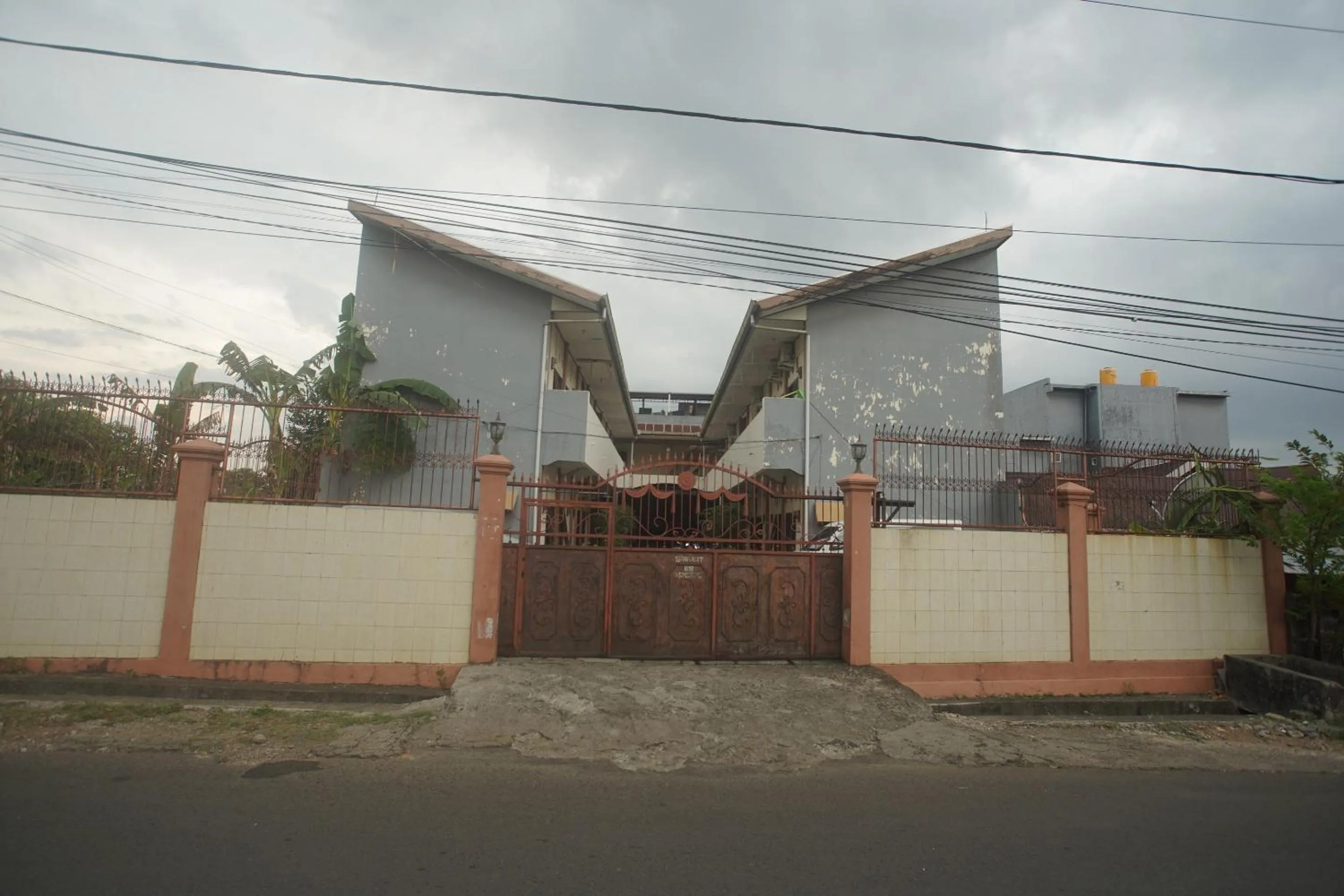 Facade/entrance in Hotel O Wisma Bunda Syariah Near Man Pinrang