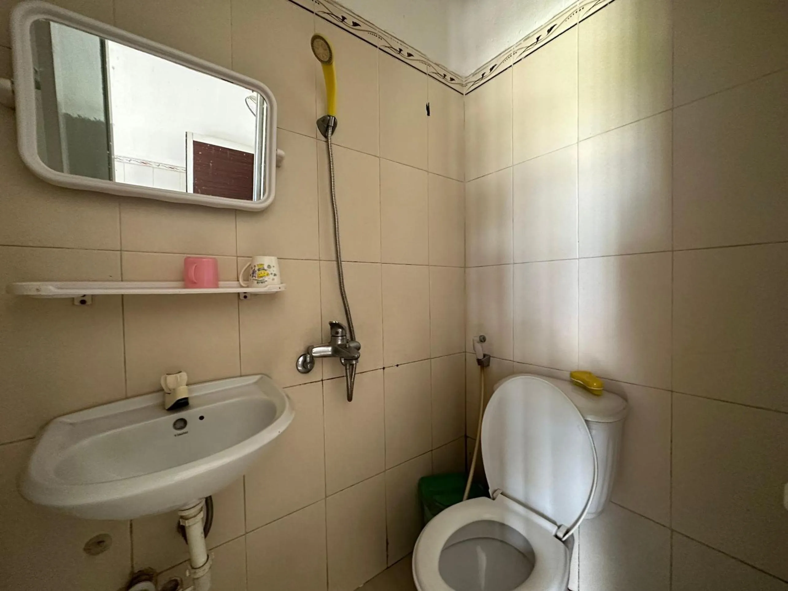 Bathroom in SPOT ON 1188 Motel Hoa Cam