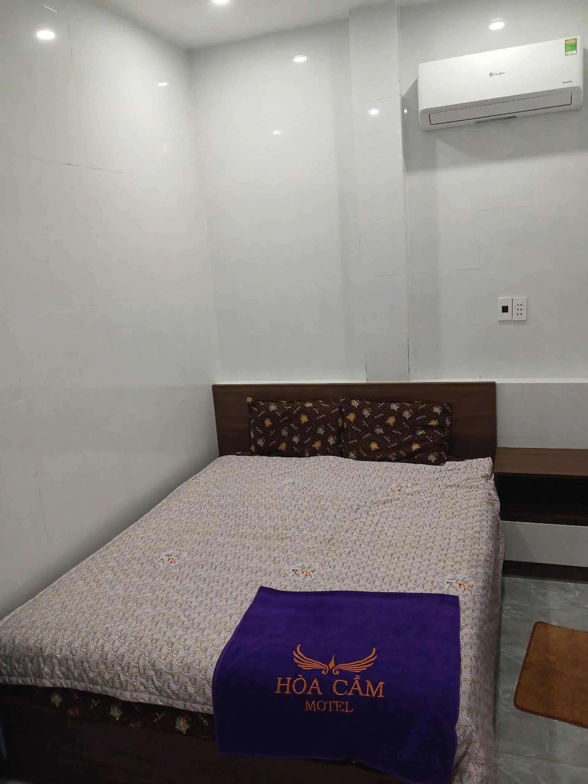 Bed in SPOT ON 1188 Motel Hoa Cam