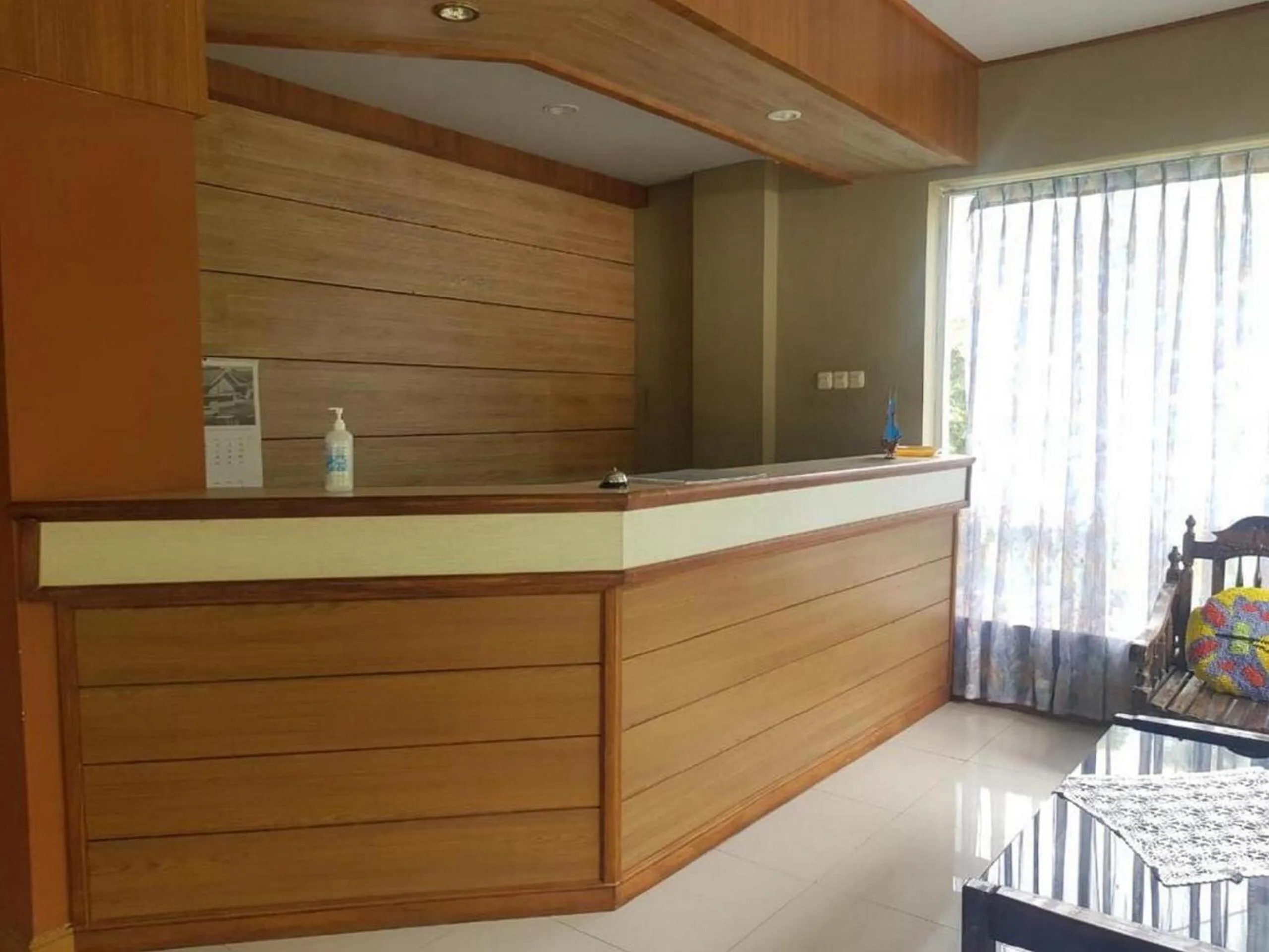 Lobby or reception in Hotel O Rumah Massagena Syariah Near Gedung Olahraga Enrekang