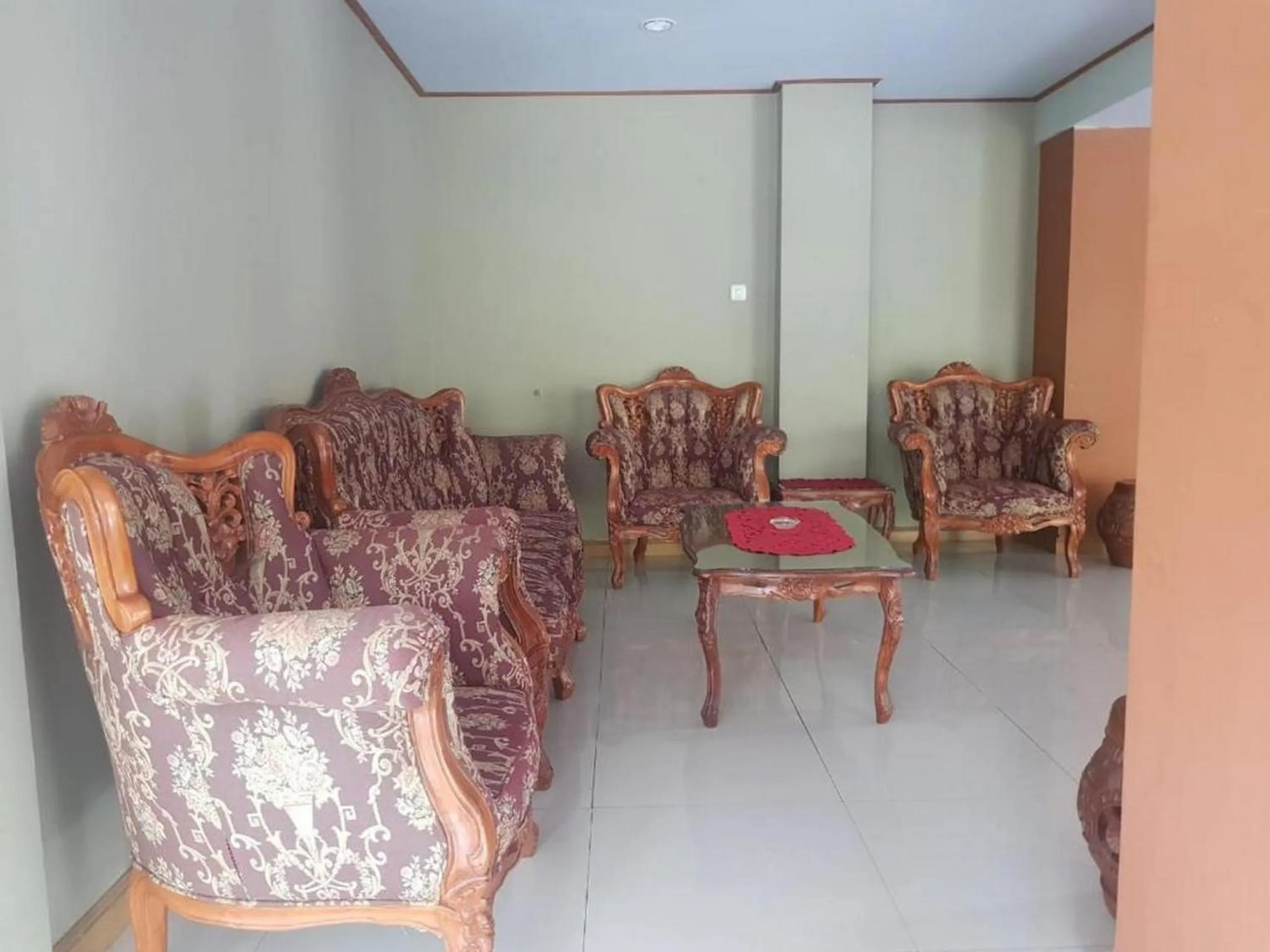 Lobby or reception in Hotel O Rumah Massagena Syariah Near Gedung Olahraga Enrekang