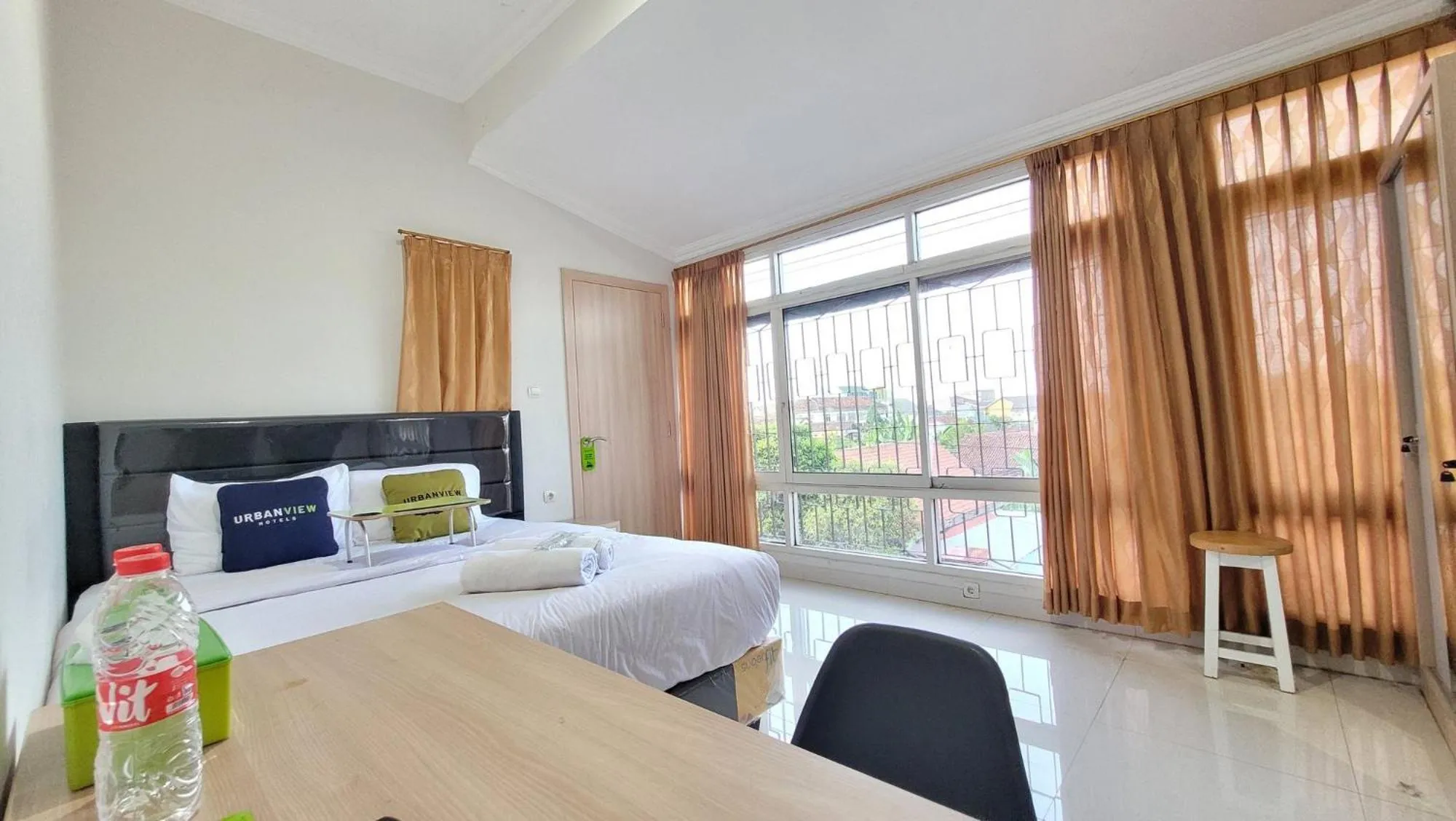 Bed in Urbanview Le Reno Inn Wirobrajan by RedDoorz