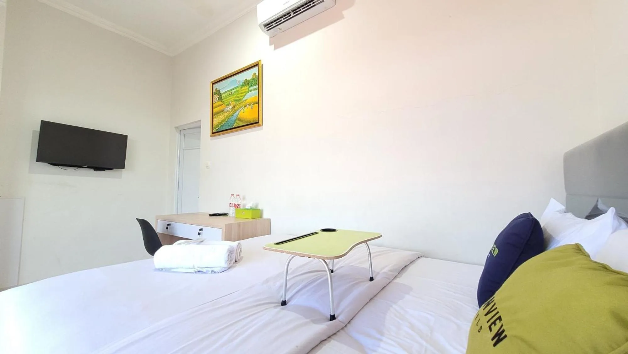 Bed in Urbanview Le Reno Inn Wirobrajan by RedDoorz