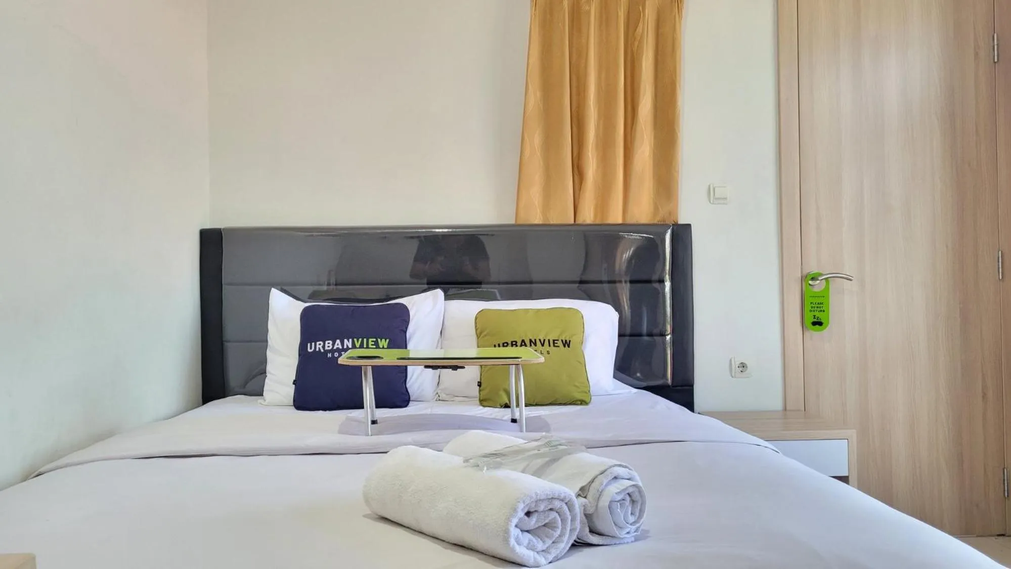 Bed in Urbanview Le Reno Inn Wirobrajan by RedDoorz