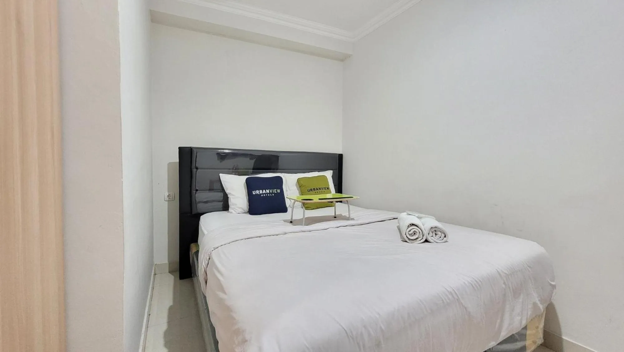 Bed in Urbanview Le Reno Inn Wirobrajan by RedDoorz