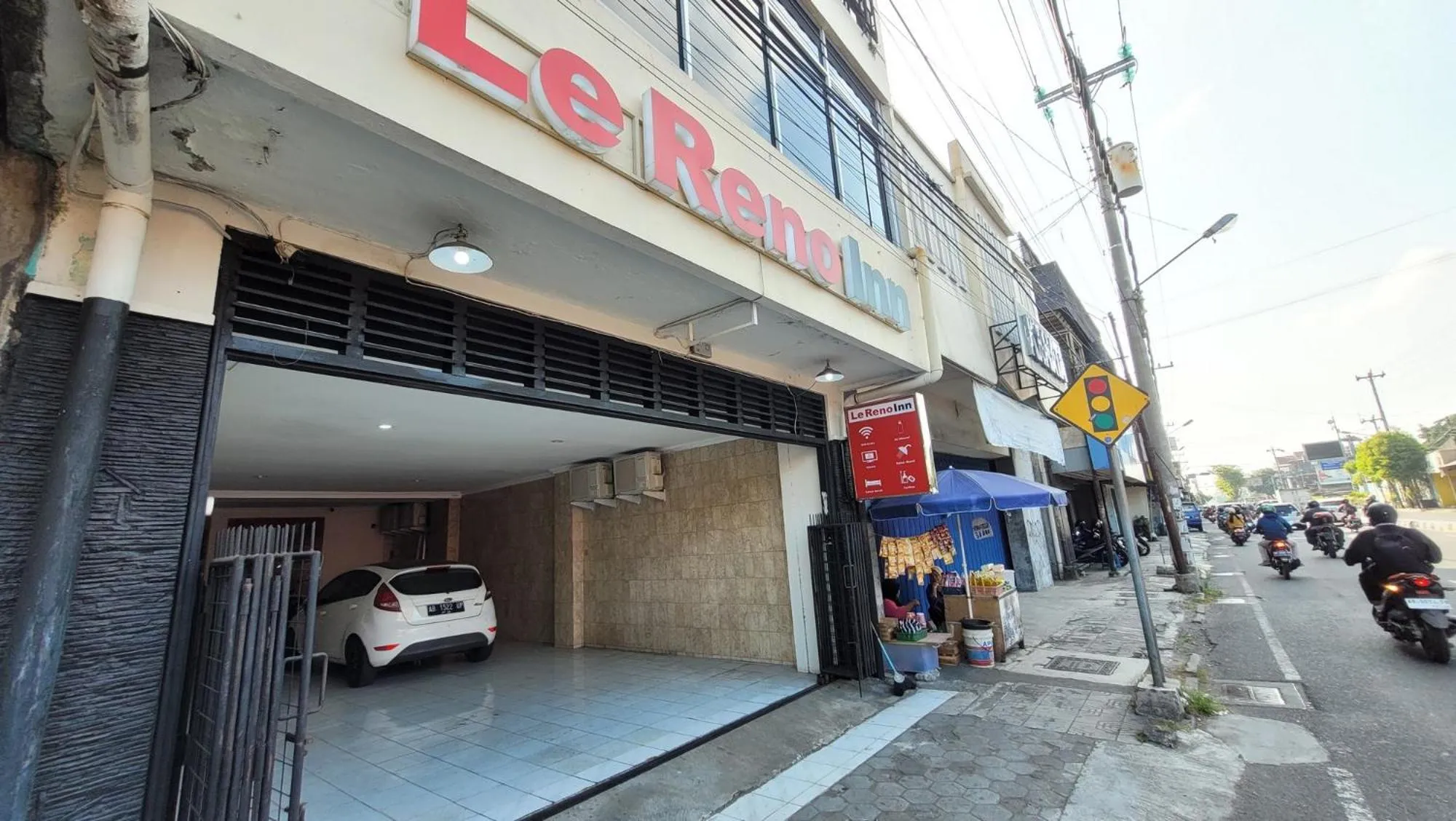 Property building in Urbanview Le Reno Inn Wirobrajan by RedDoorz