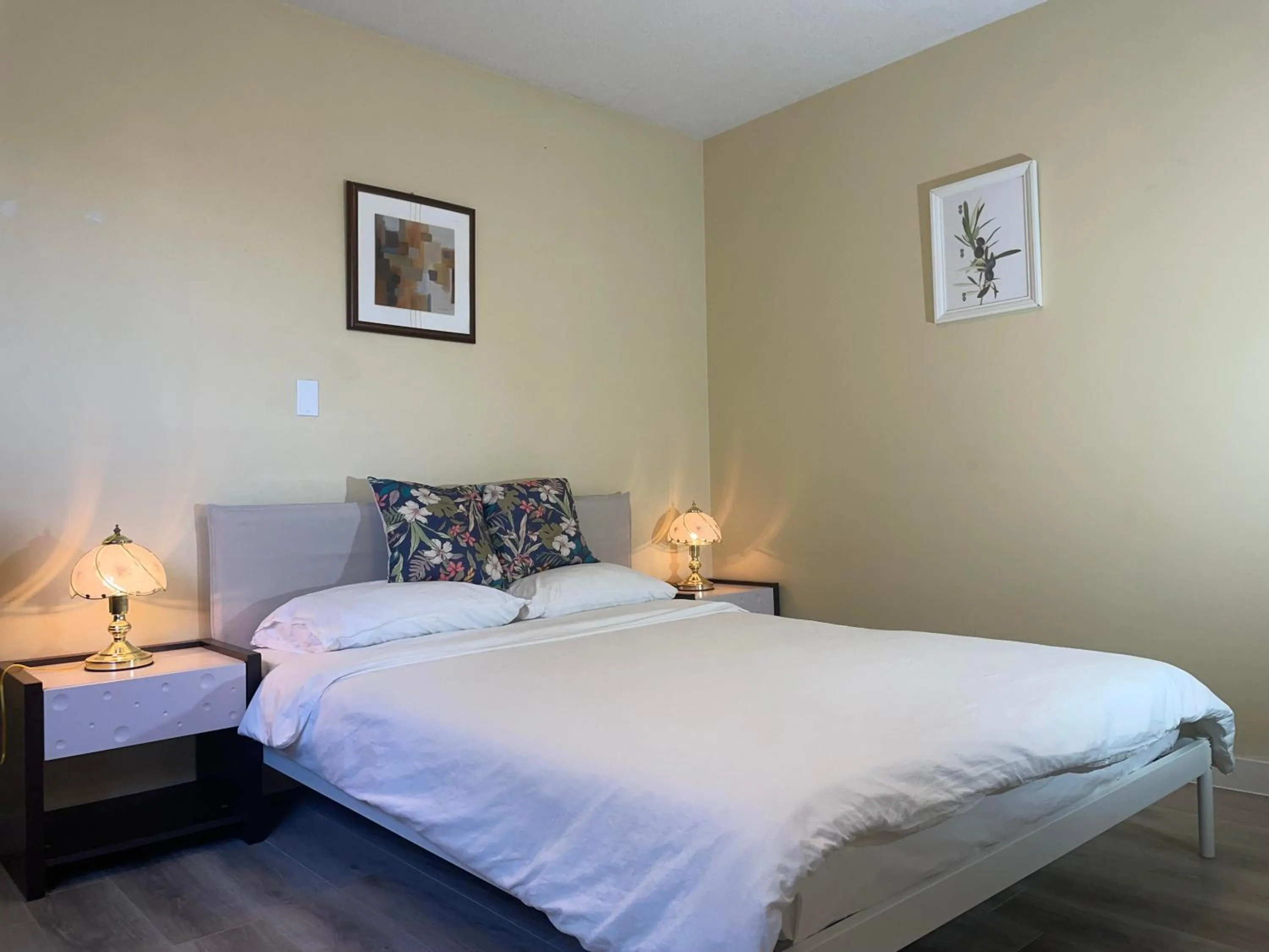 Bed in New Master room & private washroom 203