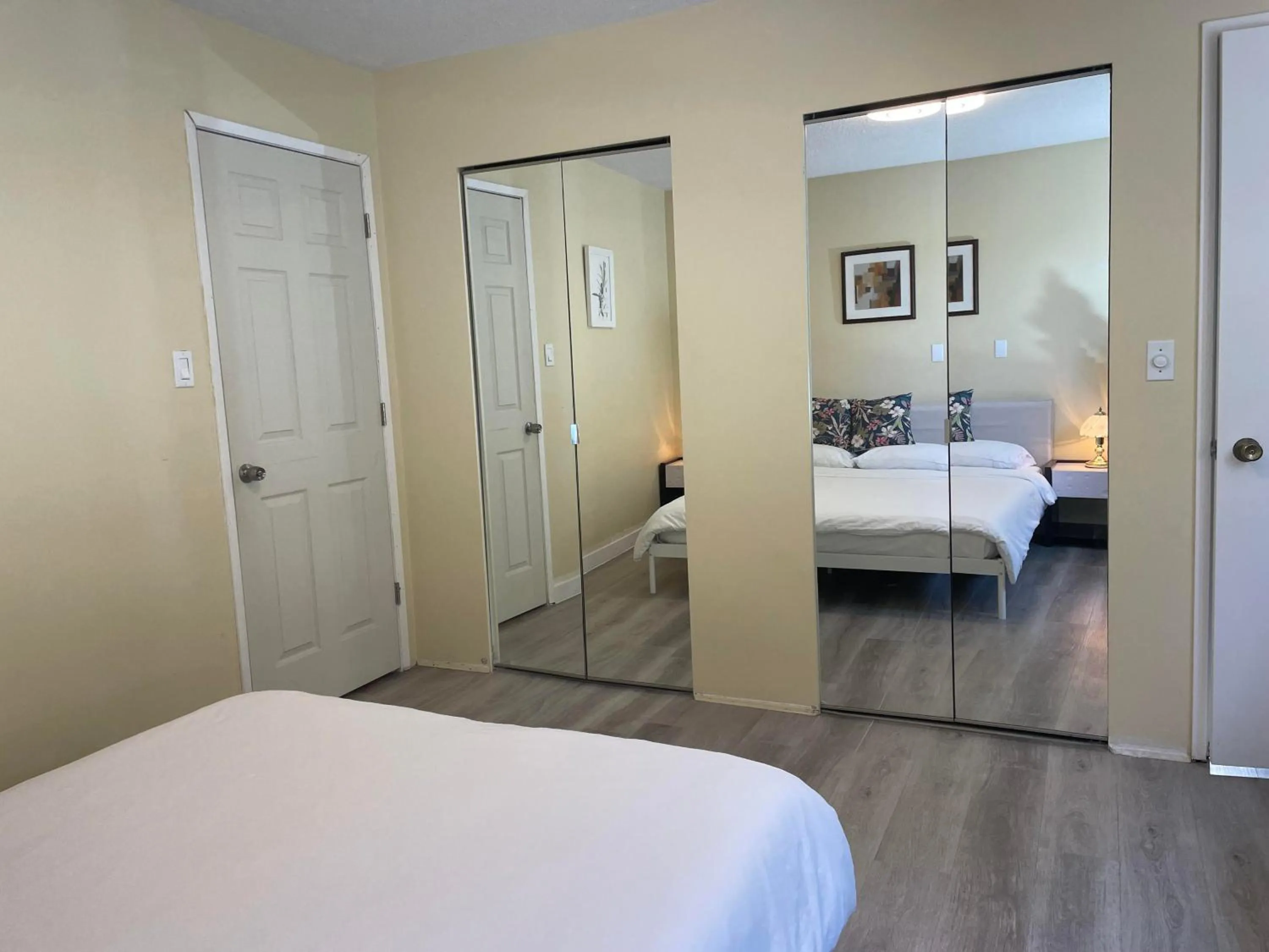 Bed in New Master room & private washroom 203