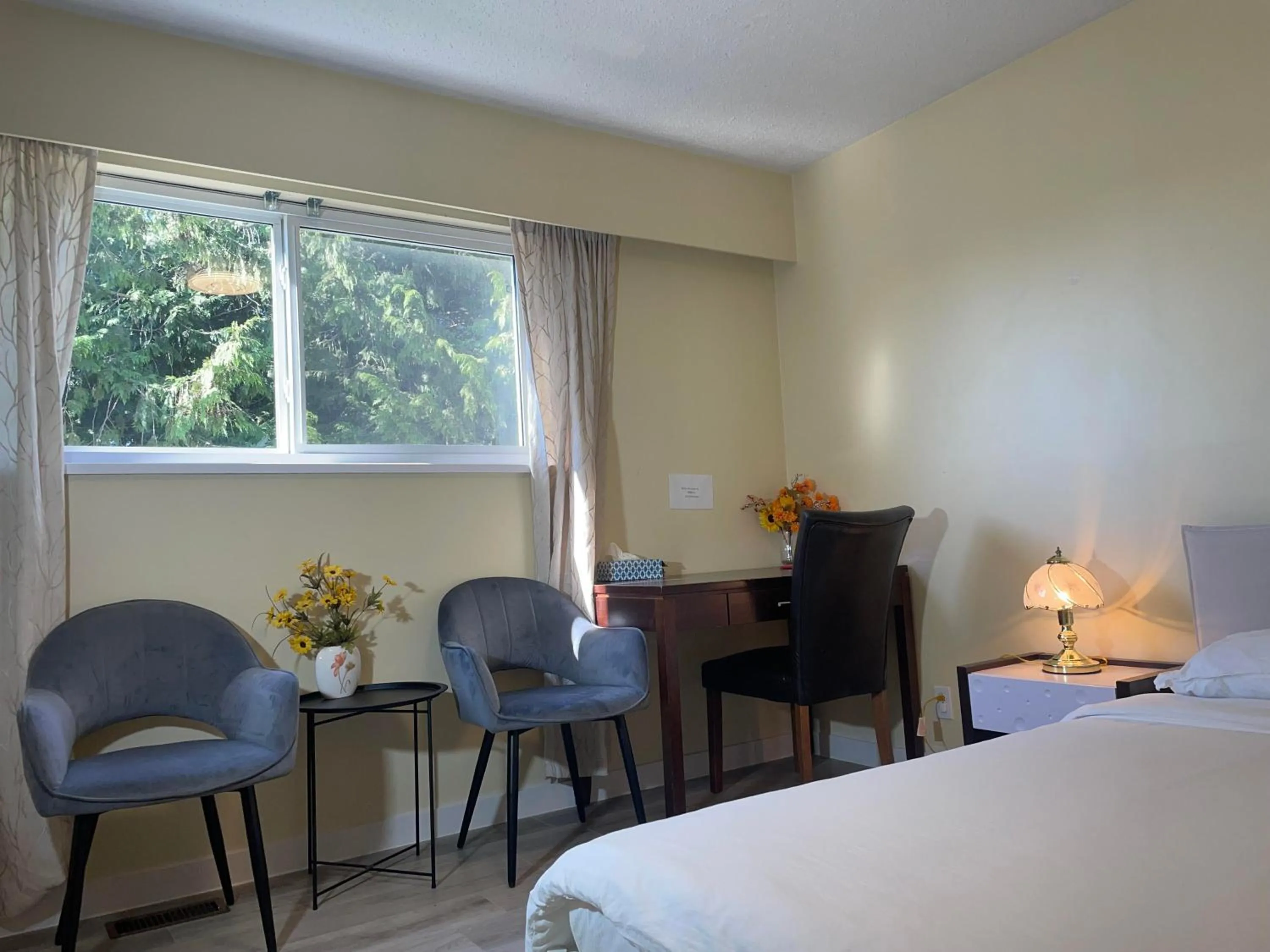 Bed in New Master room & private washroom 203