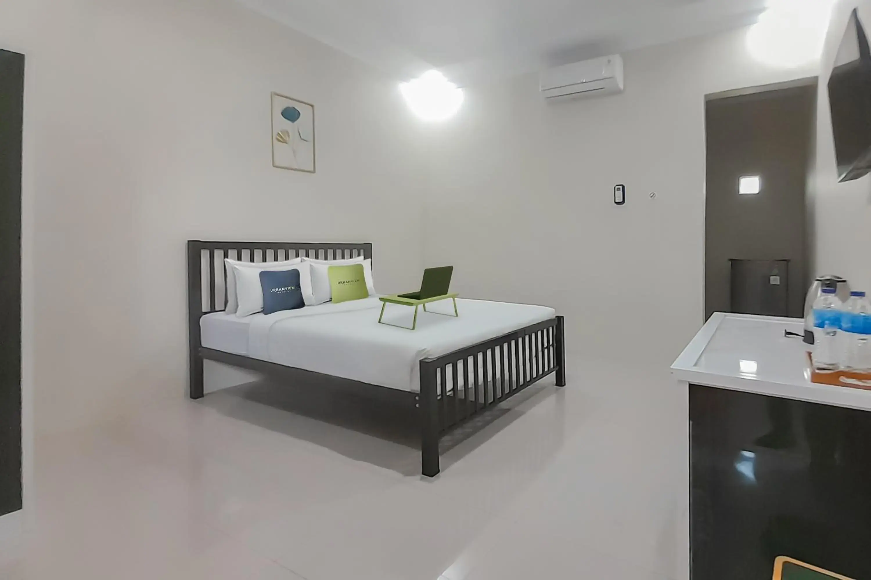 Bedroom, Bed in Urbanview Hotel MM Indramayu by RedDoorz Bedroom, Bed in Urbanview Hotel MM Indramayu by RedDoorz