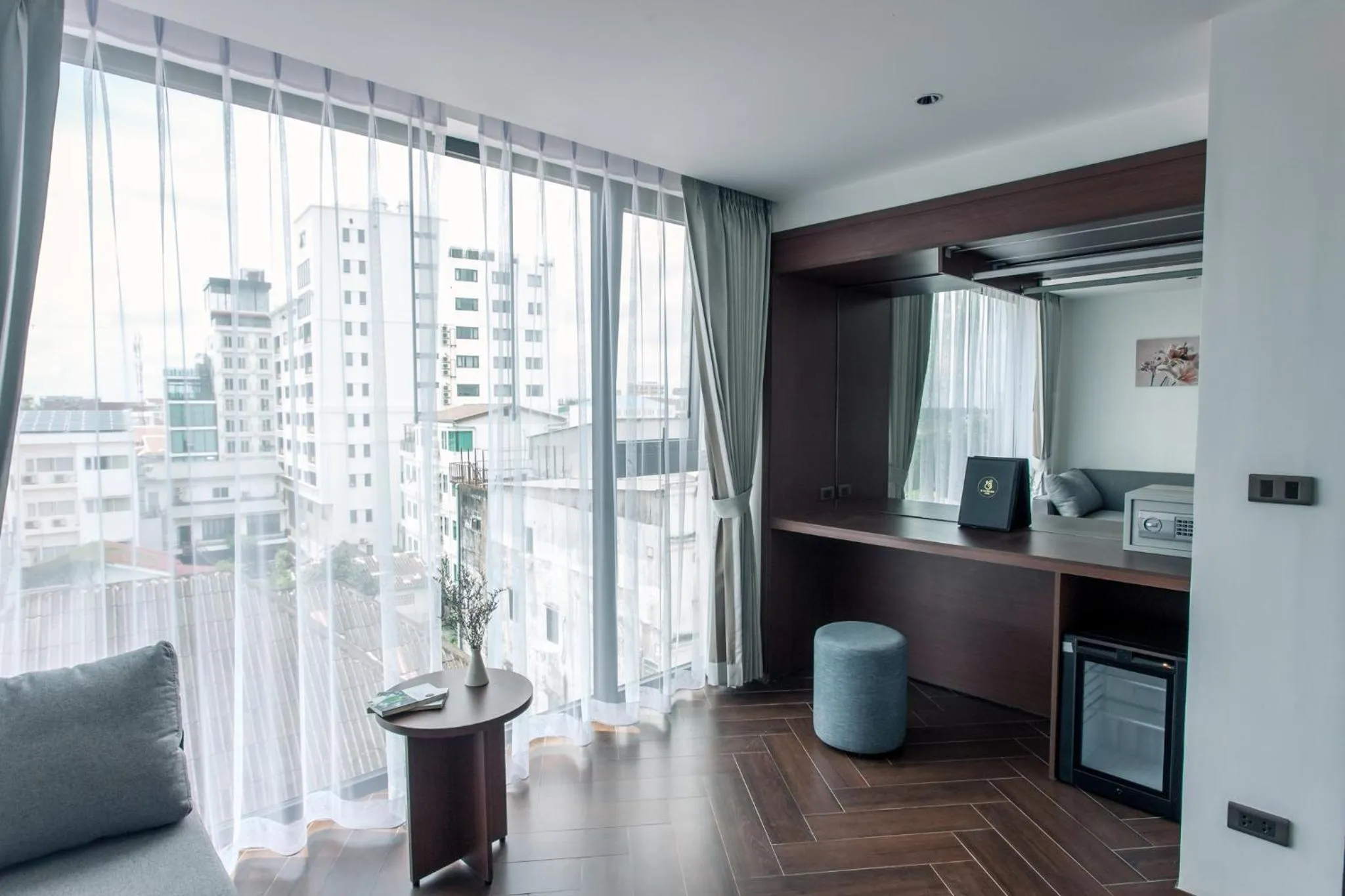 Living room in Riverside Hotel