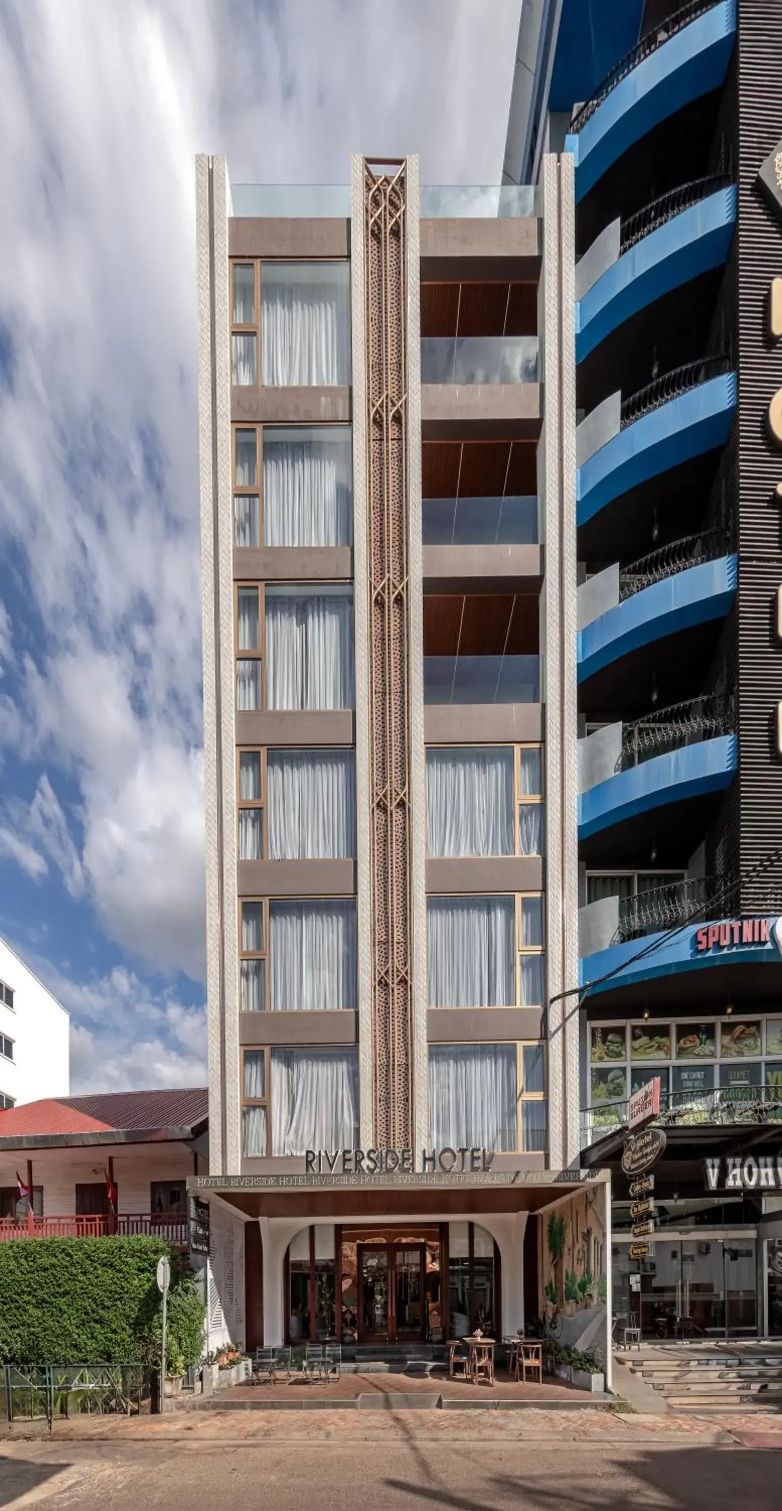 Property building in Riverside Hotel Property building in Riverside Hotel