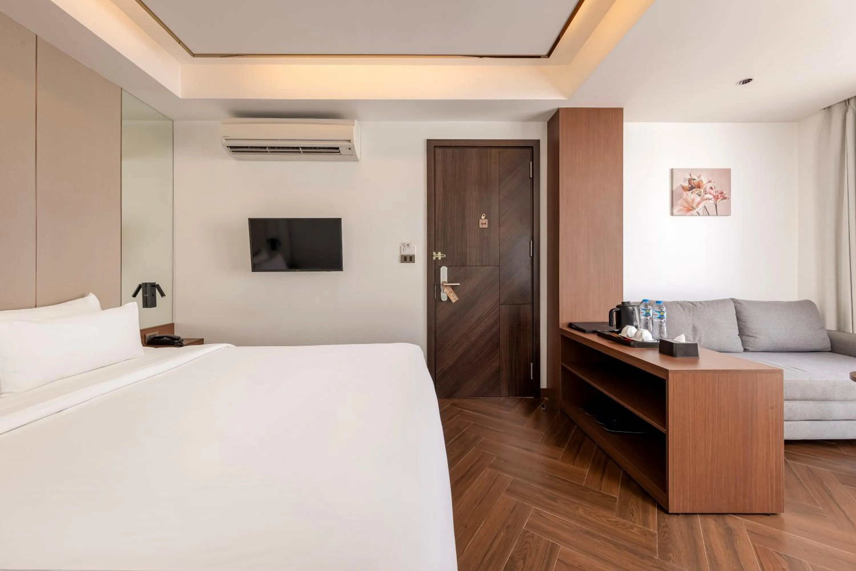 Bedroom, Bed in Riverside Hotel