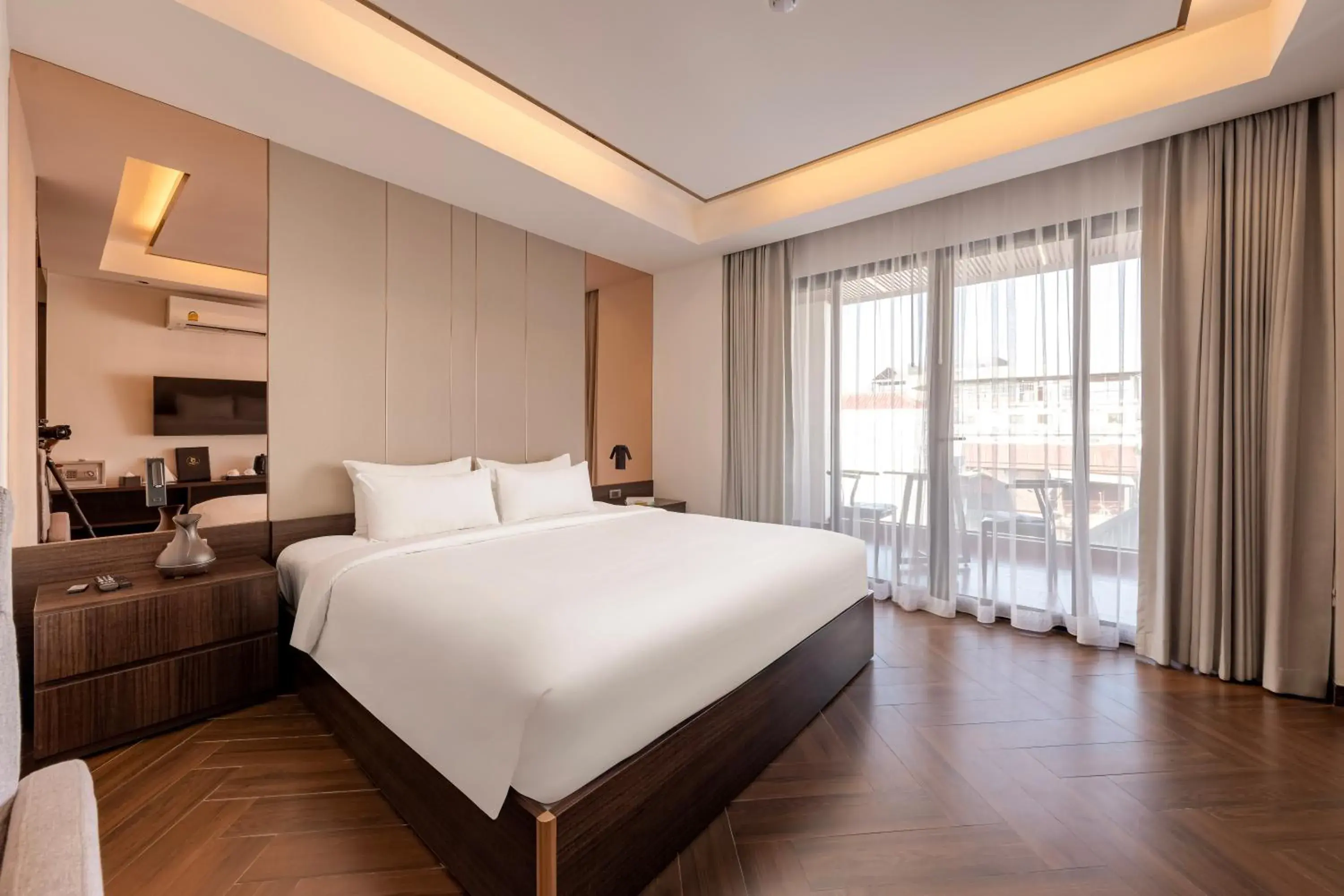 King Suite with Balcony in Riverside Hotel King Suite with Balcony in Riverside Hotel