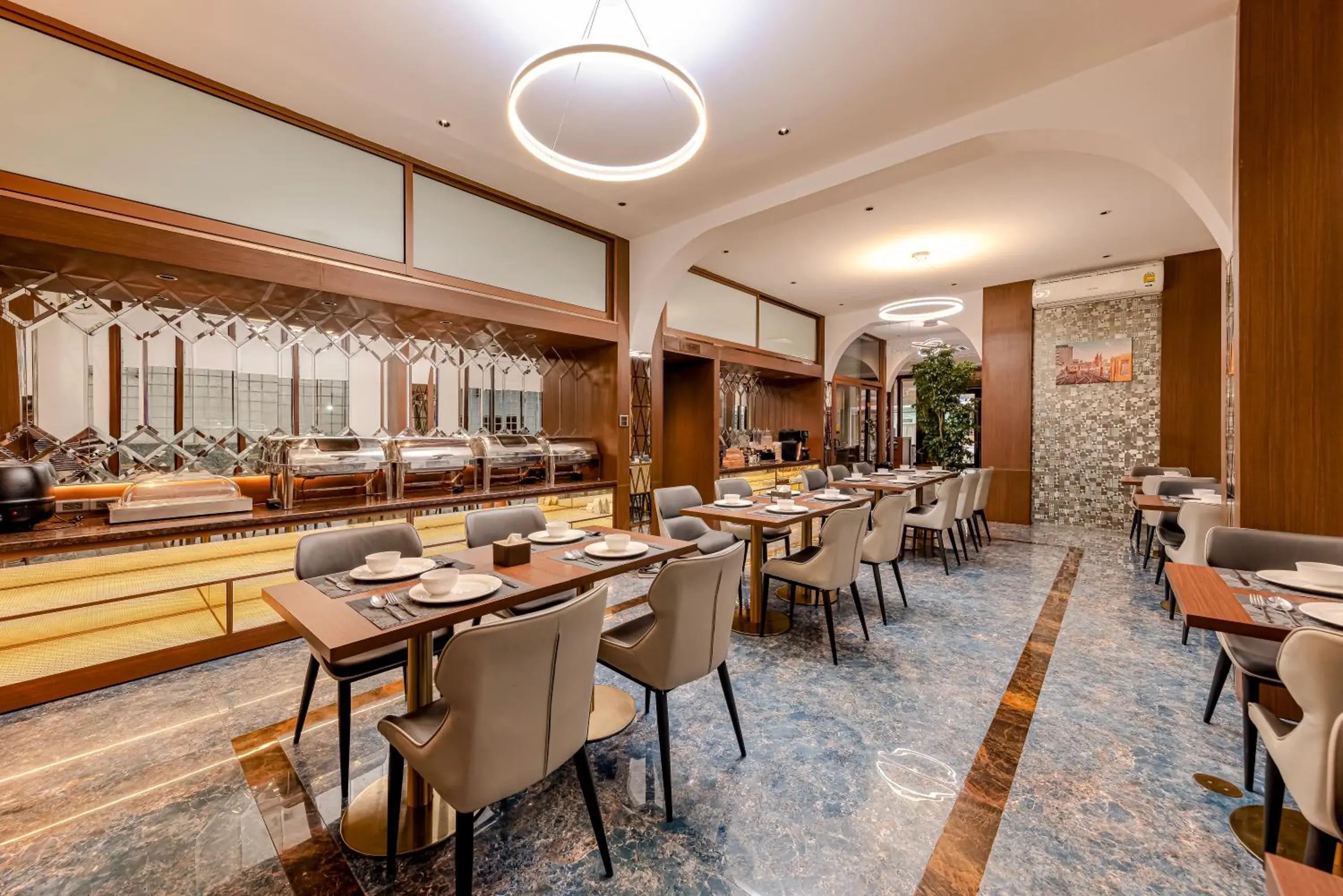 Restaurant/places to eat in Riverside Hotel Restaurant/places to eat in Riverside Hotel