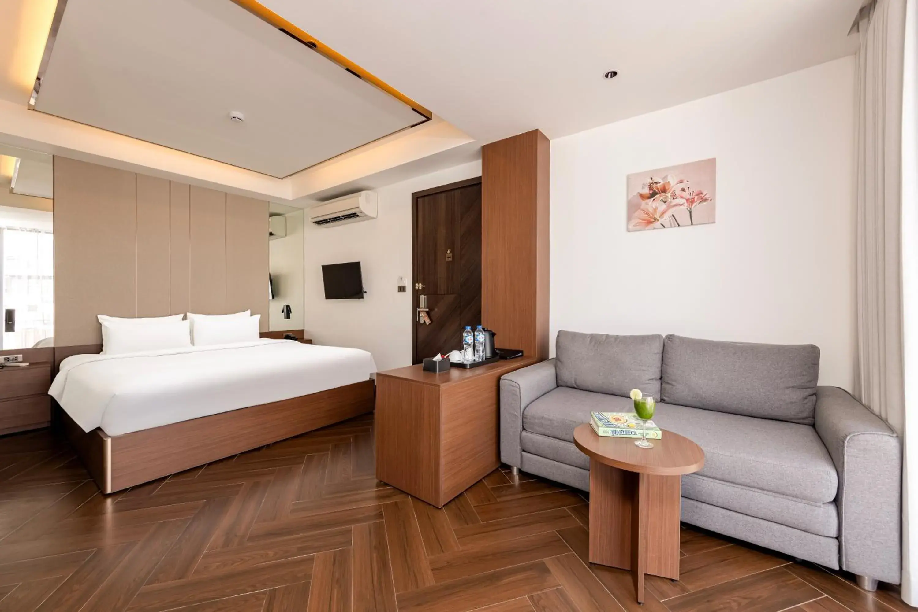 Bedroom, Bed in Riverside Hotel Bedroom, Bed in Riverside Hotel