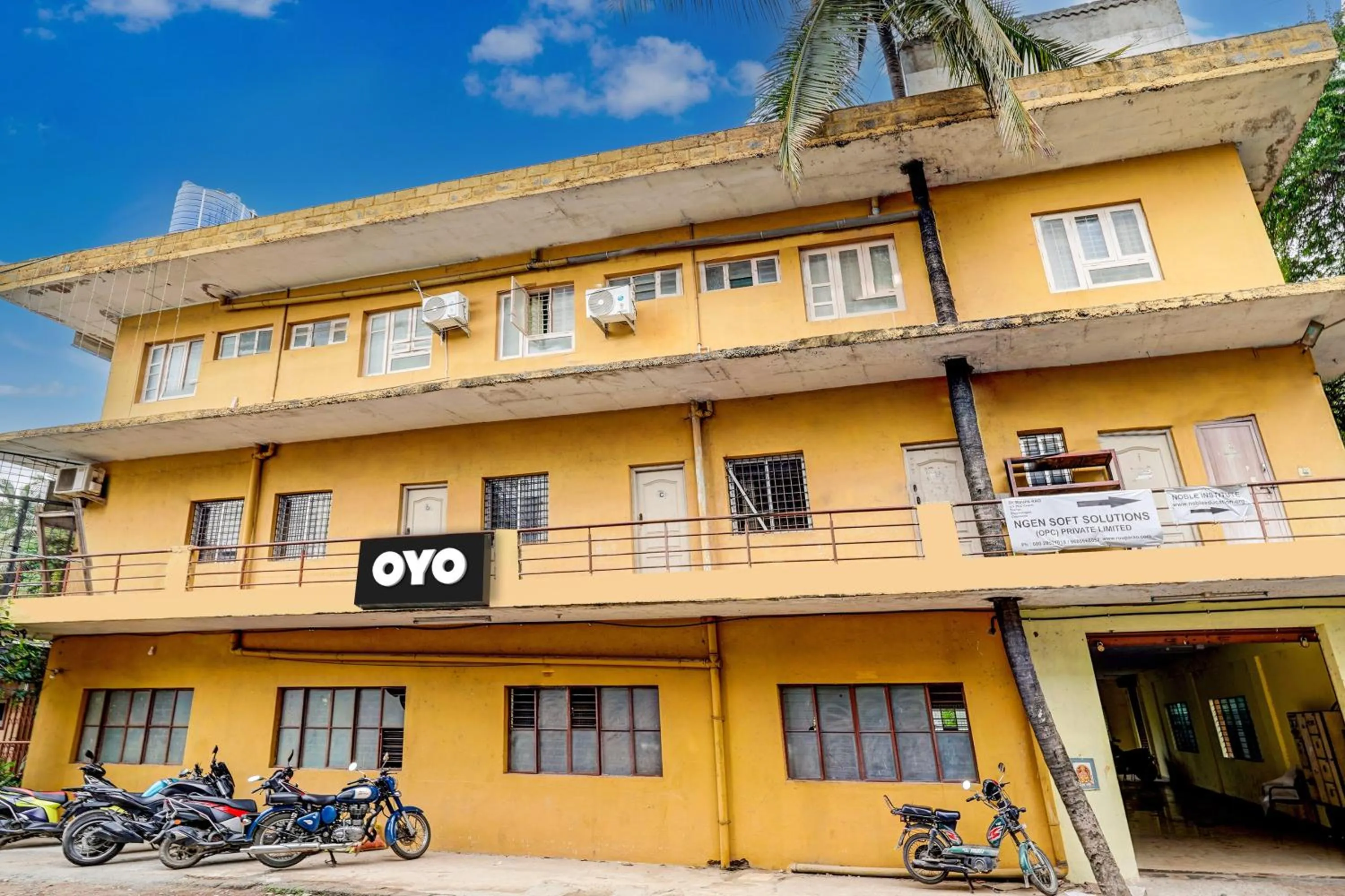 Facade/entrance in Collection O Druvi Corporate Hotel