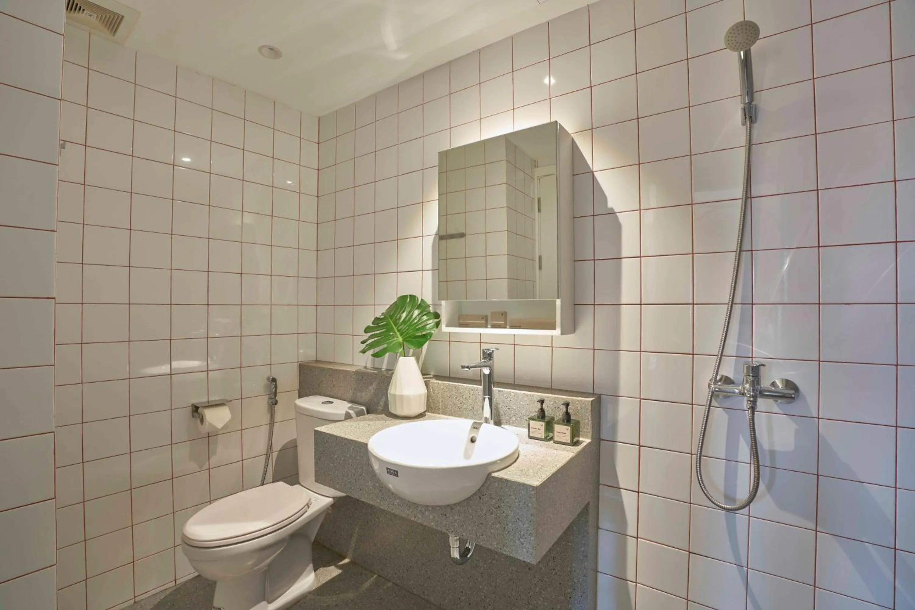 Shower in Express by M Village Phạm Ngũ Lão