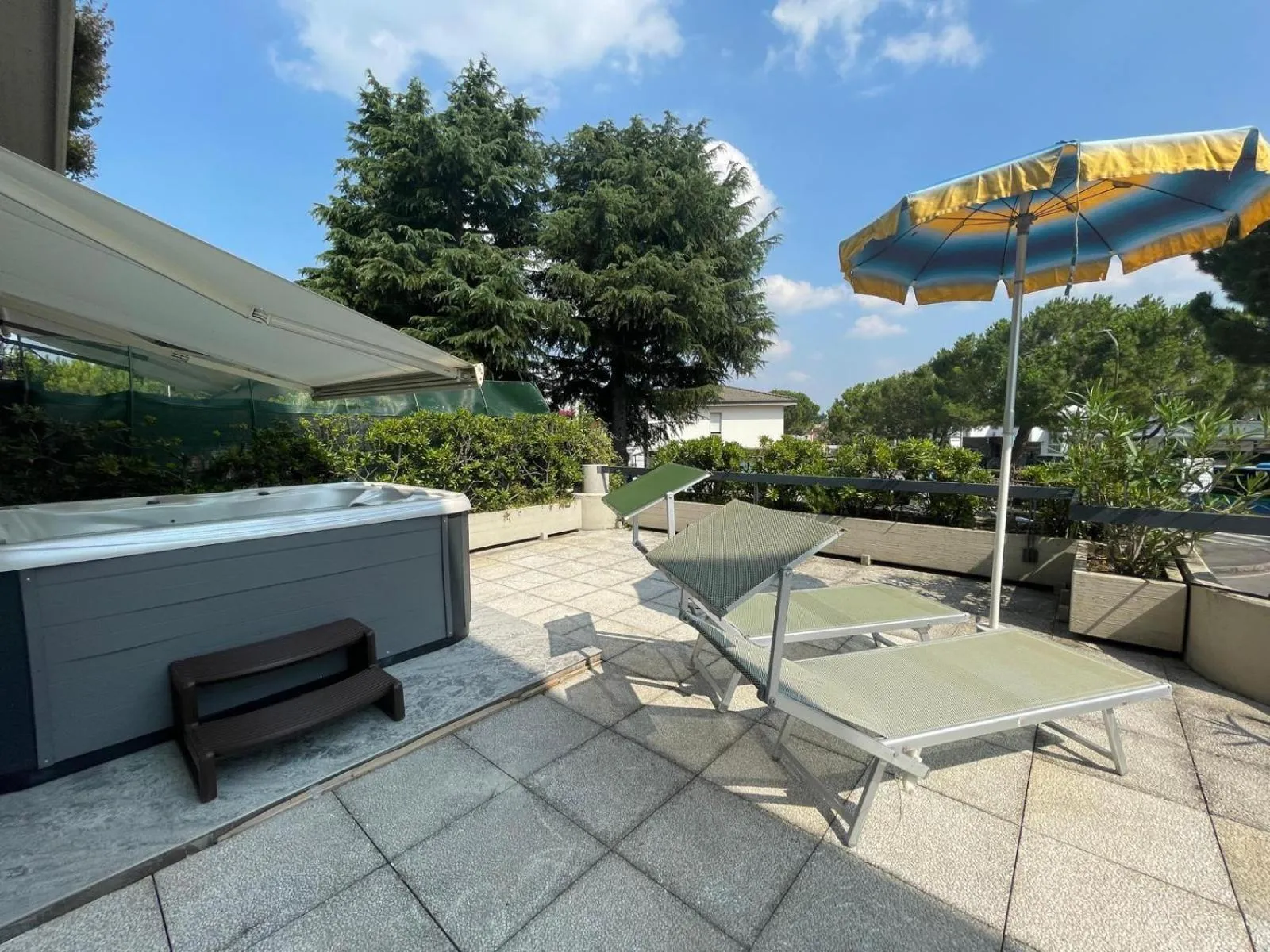 Swimming pool in garda fantasy paradise silver o gold