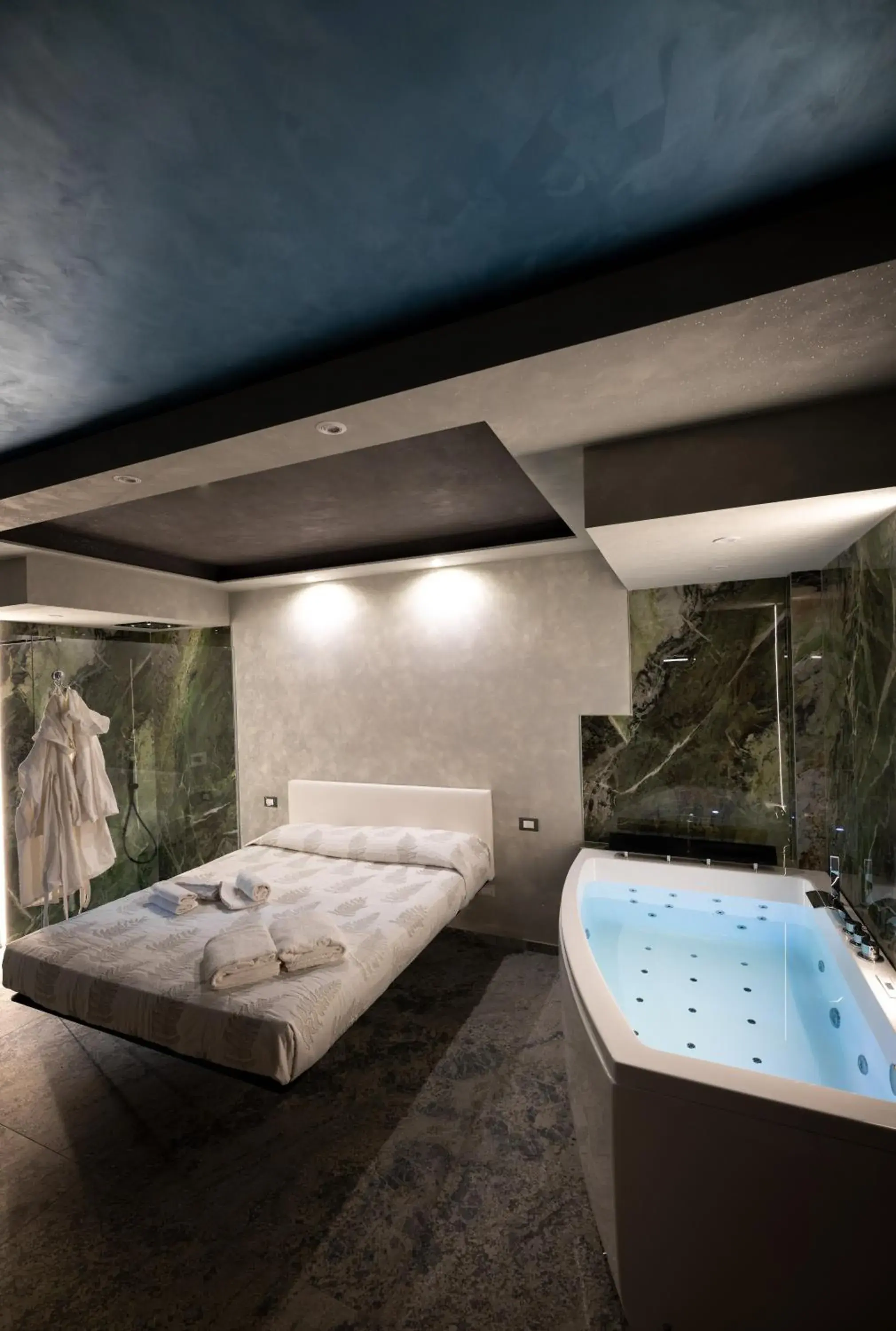 One-Bedroom Apartment in garda fantasy paradise silver o gold One-Bedroom Apartment in garda fantasy paradise silver o gold