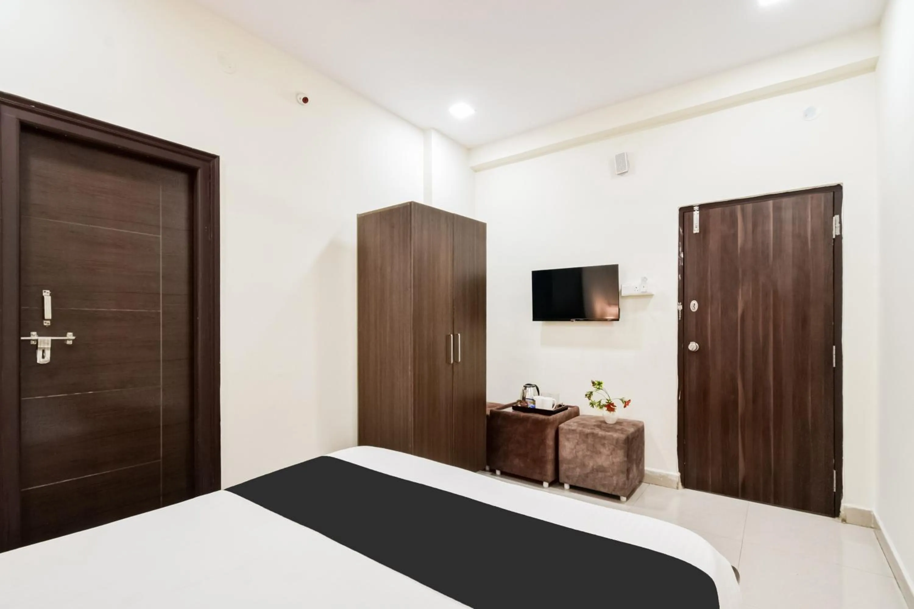 Bedroom, Bed in Super Collection O Madhapur