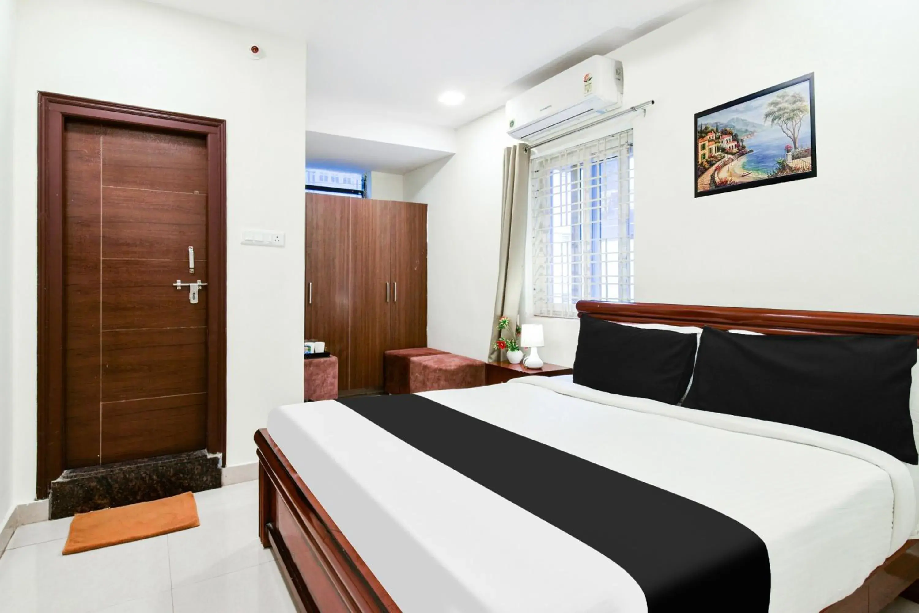 Standard Double Room - single occupancy in Super Collection O Madhapur Standard Double Room - single occupancy in Super Collection O Madhapur