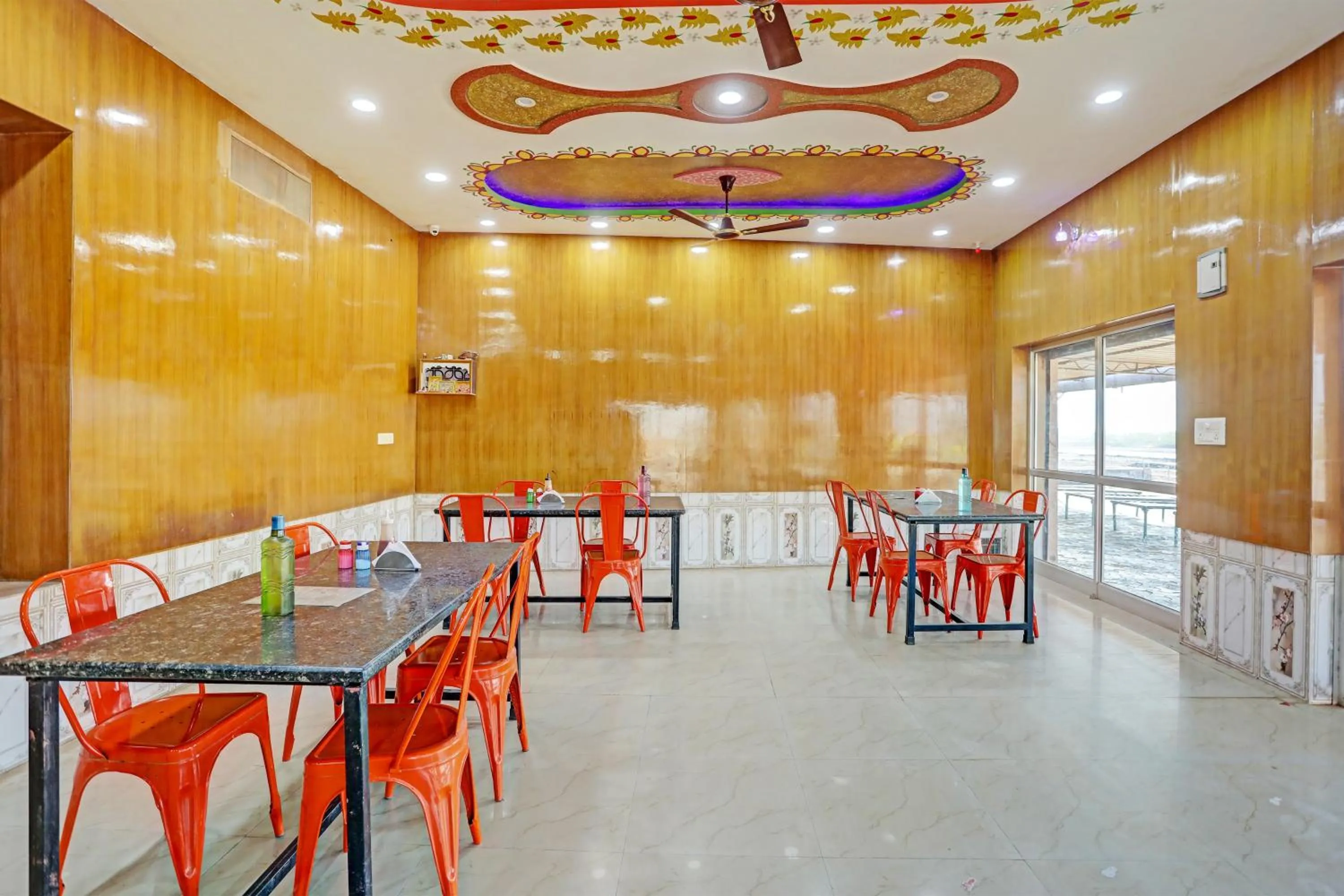 Restaurant/places to eat in Collection O MG Hotel & Resturant