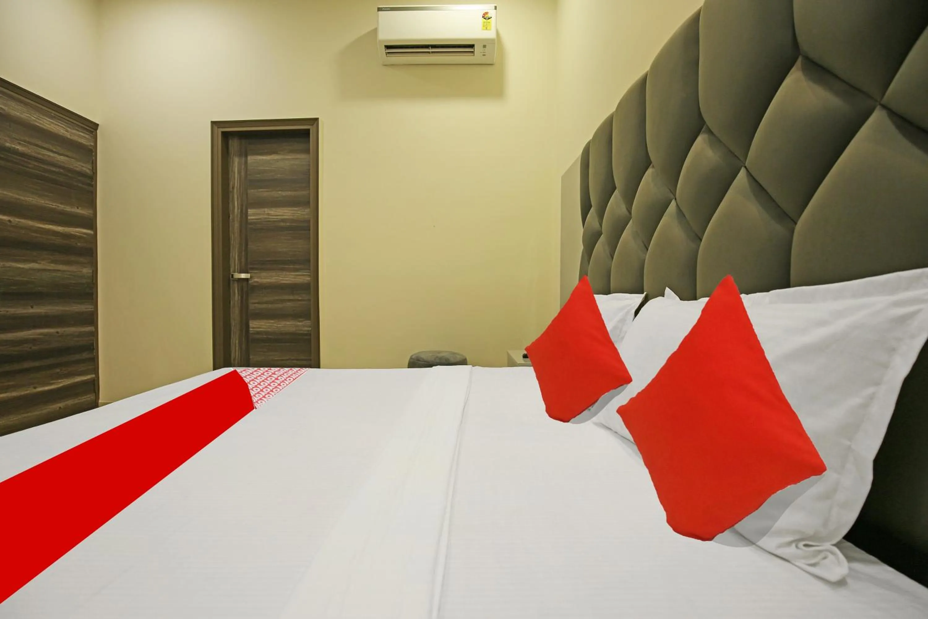 Bedroom, Bed in Hotel O Grand Inn