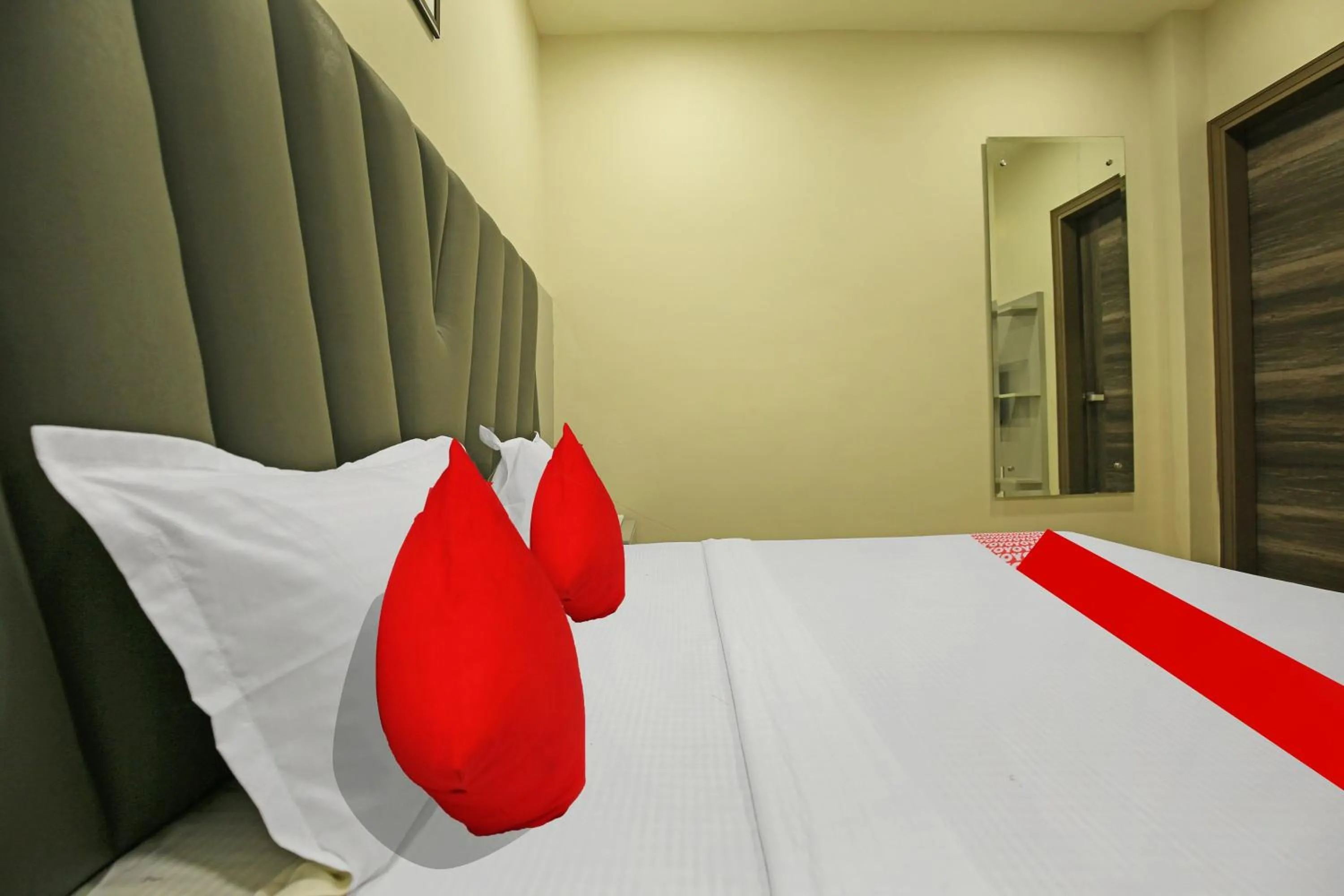 Bedroom in Hotel O Grand Inn