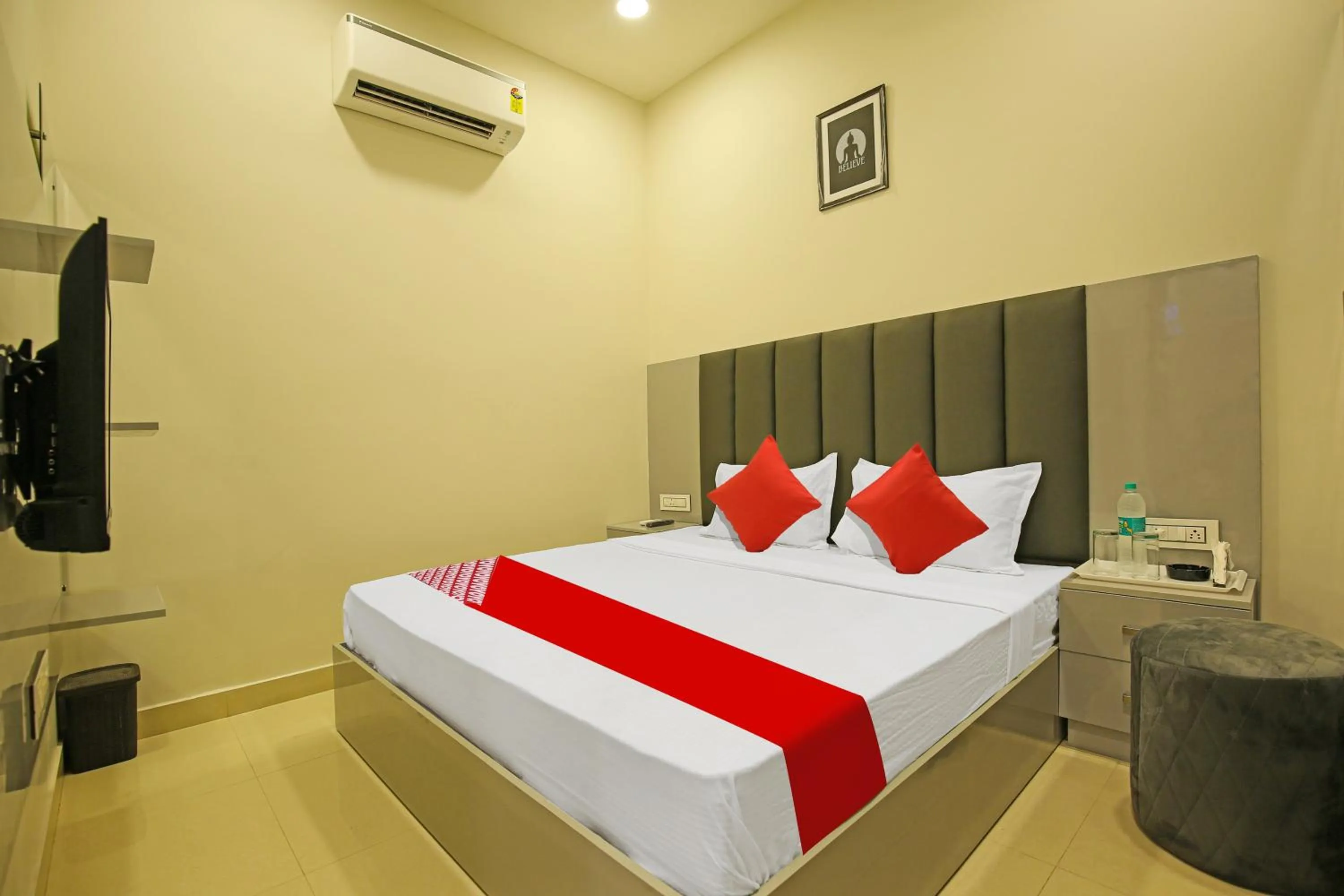 Bedroom in Hotel O Grand Inn