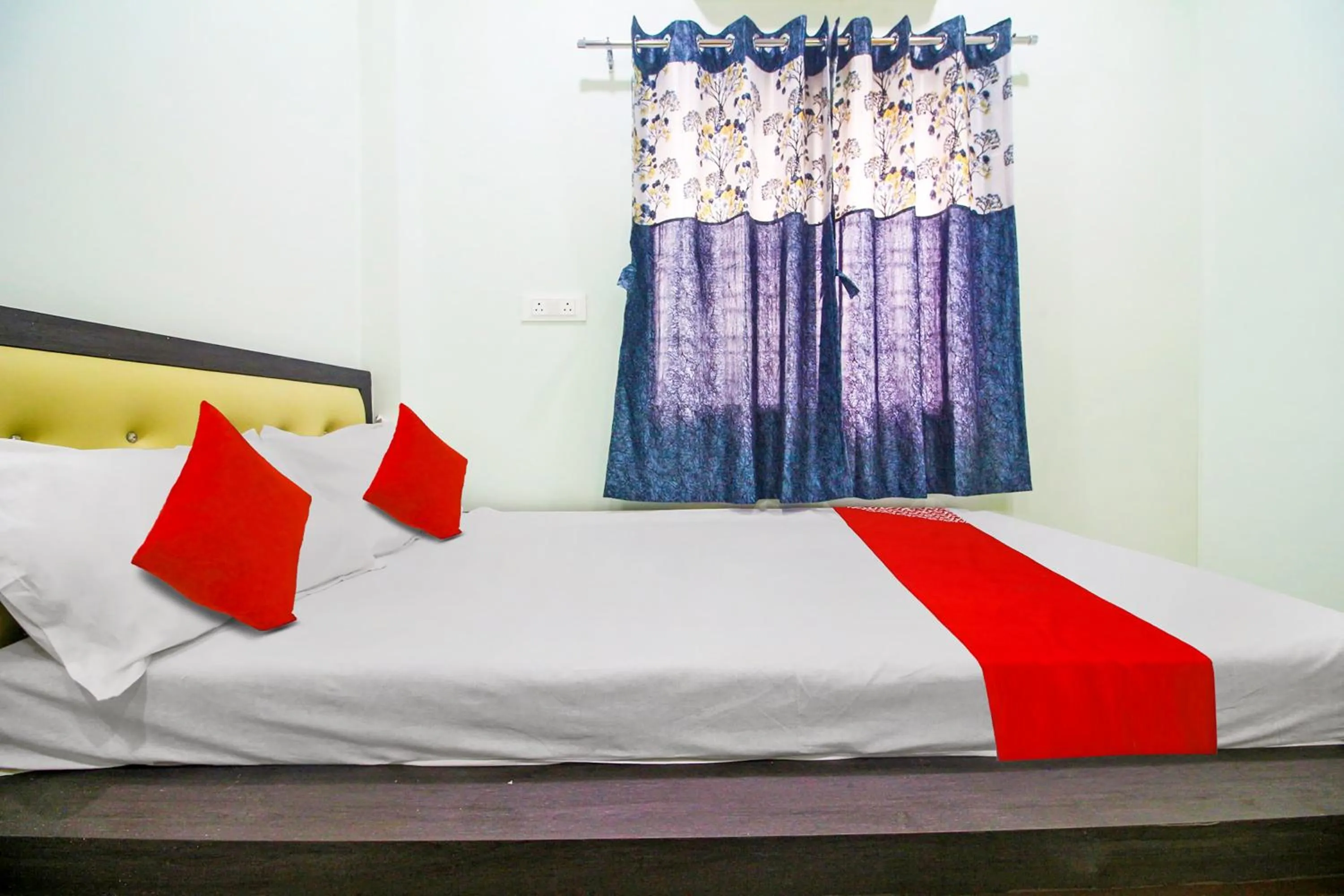 Bedroom, Bed in OYO Flagship Hotel Mh31