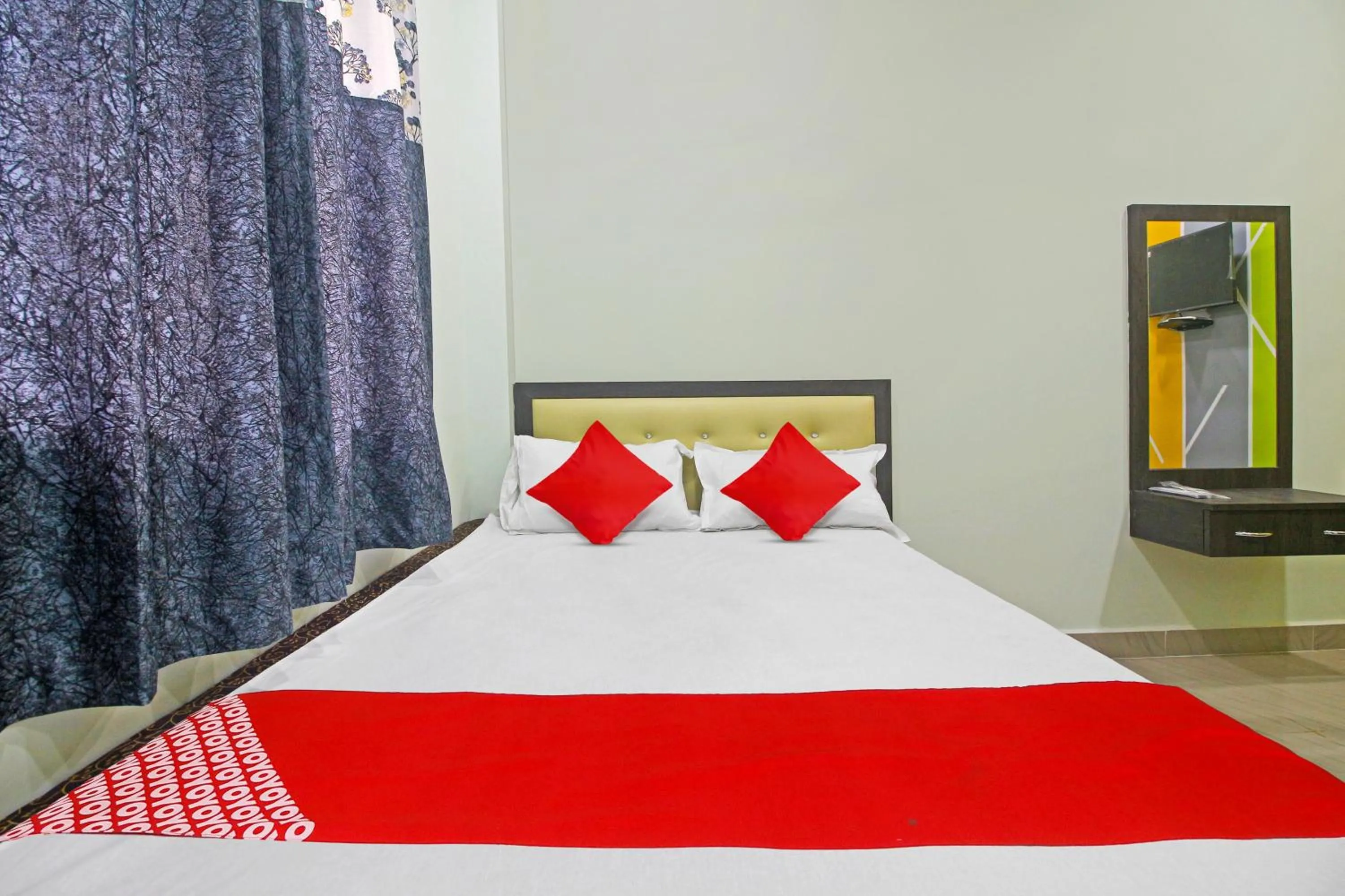 Bedroom, Bed in OYO Flagship Hotel Mh31