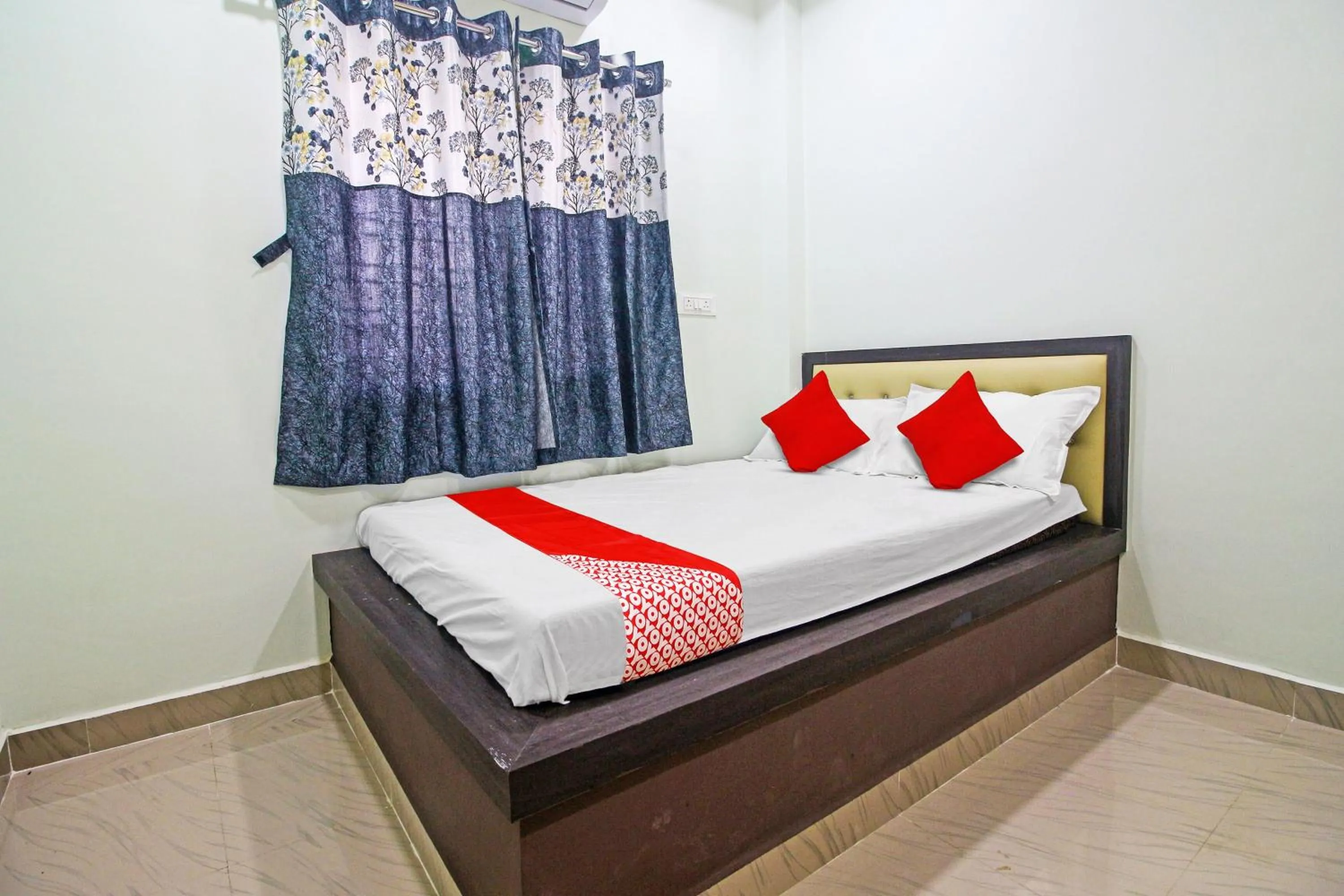 Bedroom, Bed in OYO Flagship Hotel Mh31