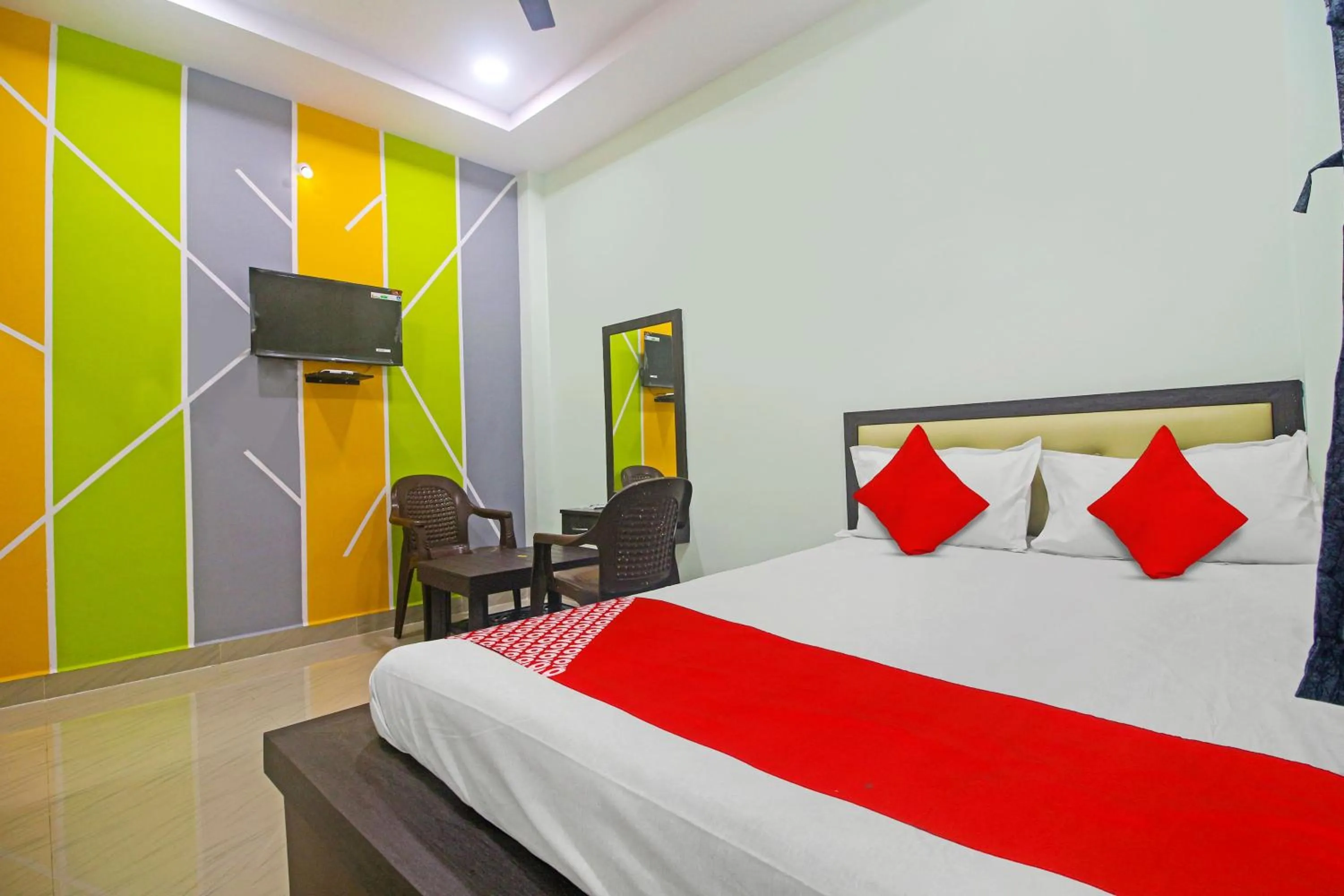 Bedroom, Bed in OYO Flagship Hotel Mh31