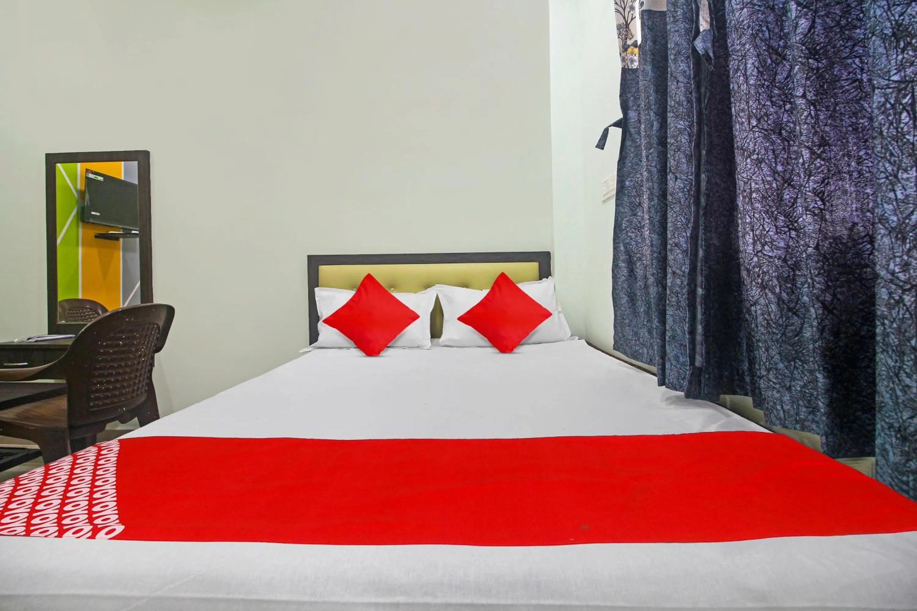 Bedroom, Bed in OYO Flagship Hotel Mh31