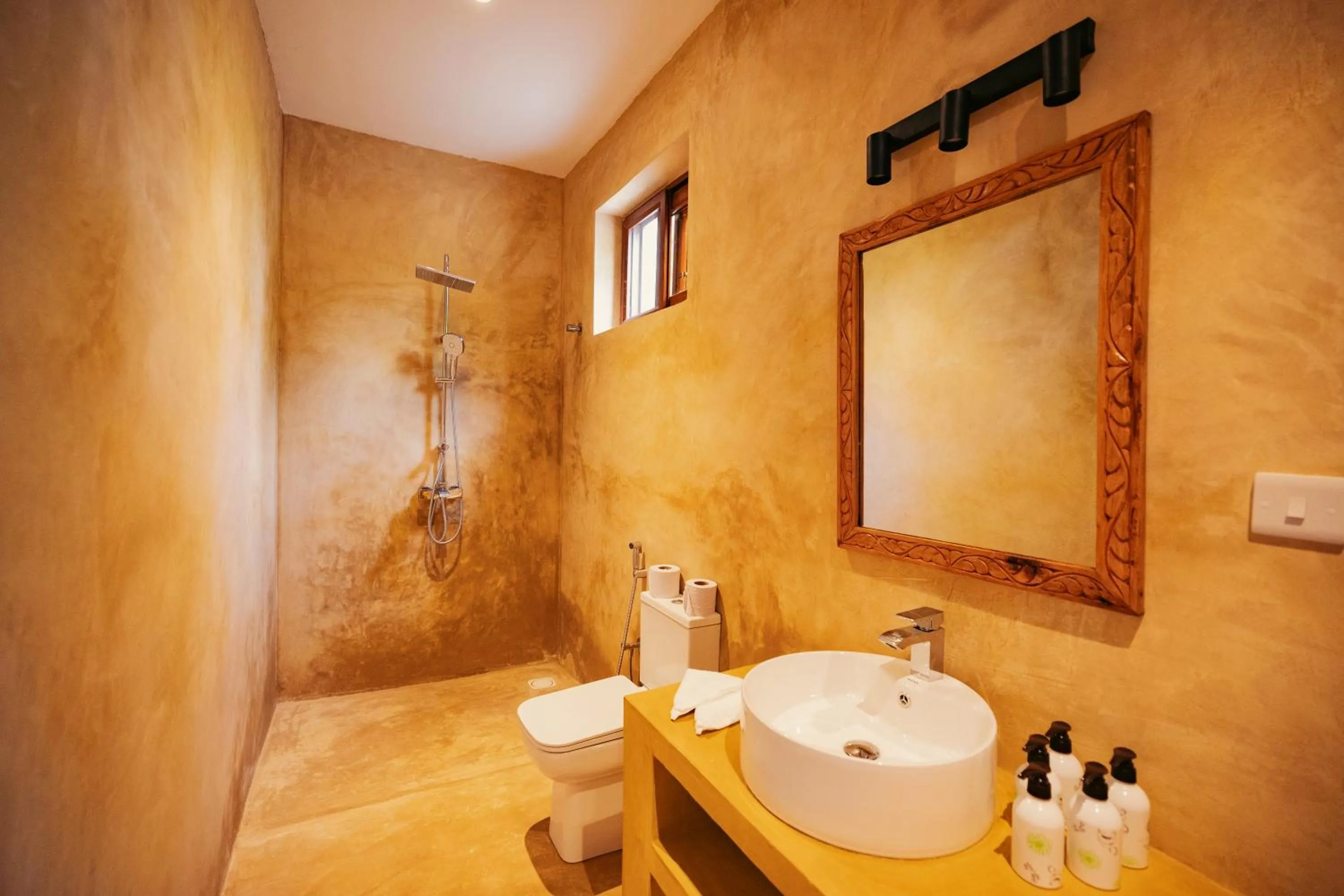 Shower in Mayai Ocean Resort