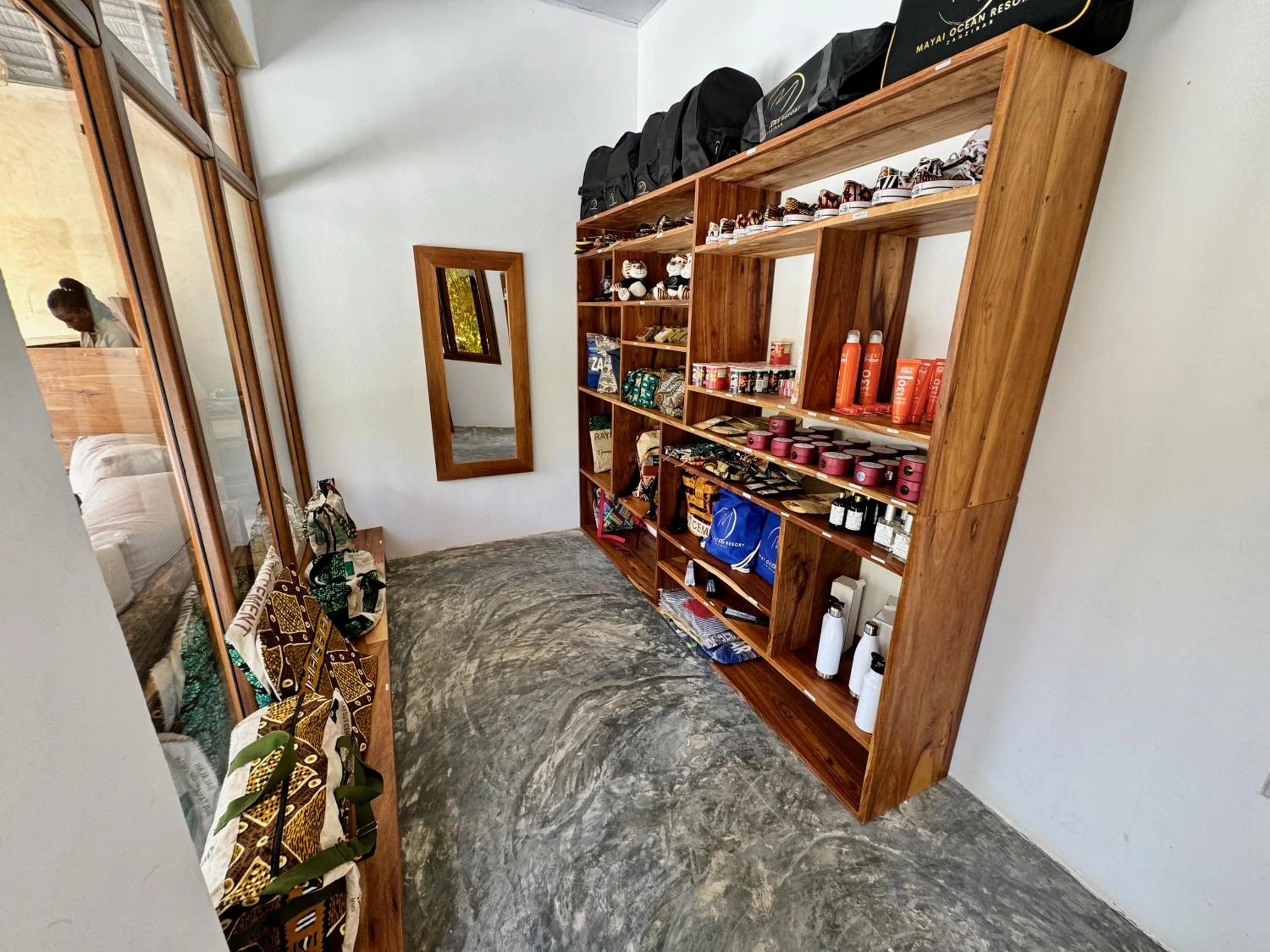 On-site shops in Mayai Ocean Resort