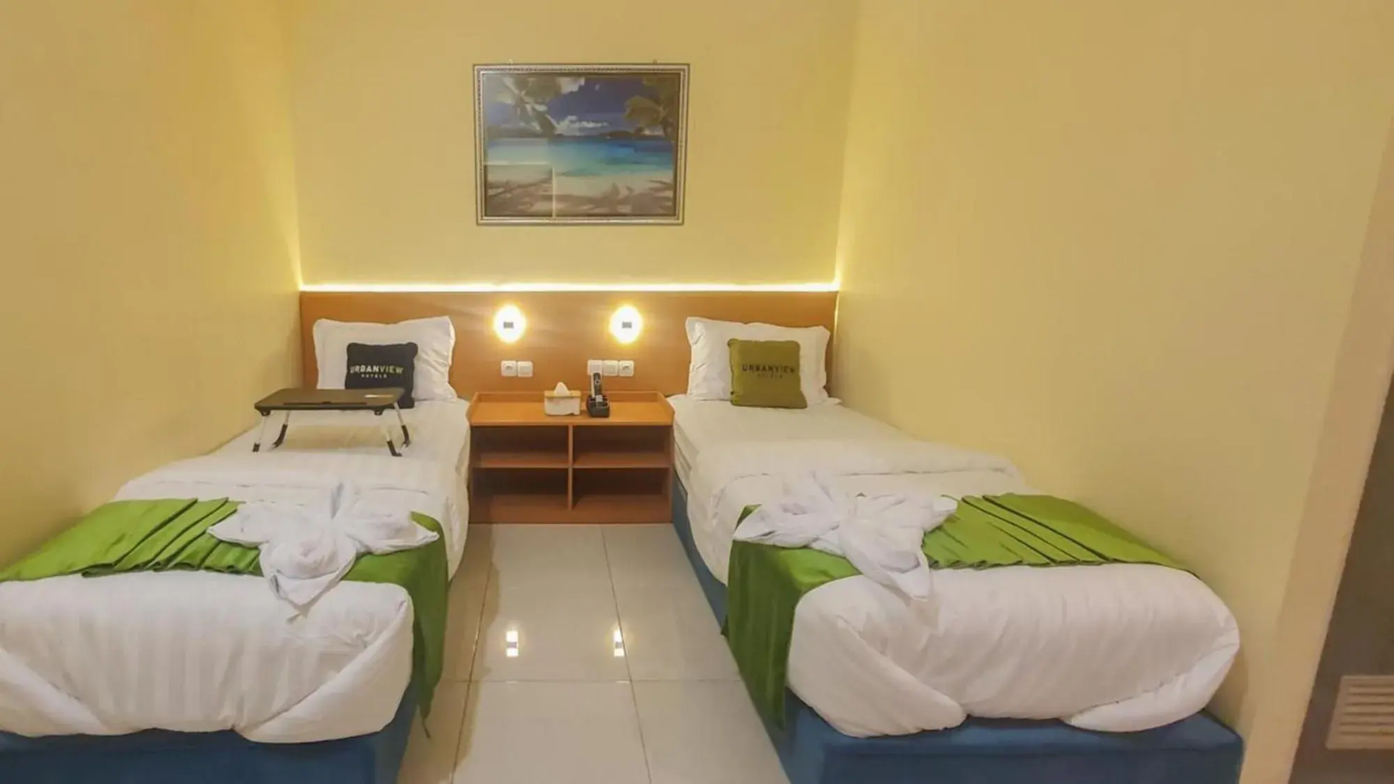 Bed in Urbanview Hotel Sakura Kampung Inggris Pare by RedDoorz Bed in Urbanview Hotel Sakura Kampung Inggris Pare by RedDoorz