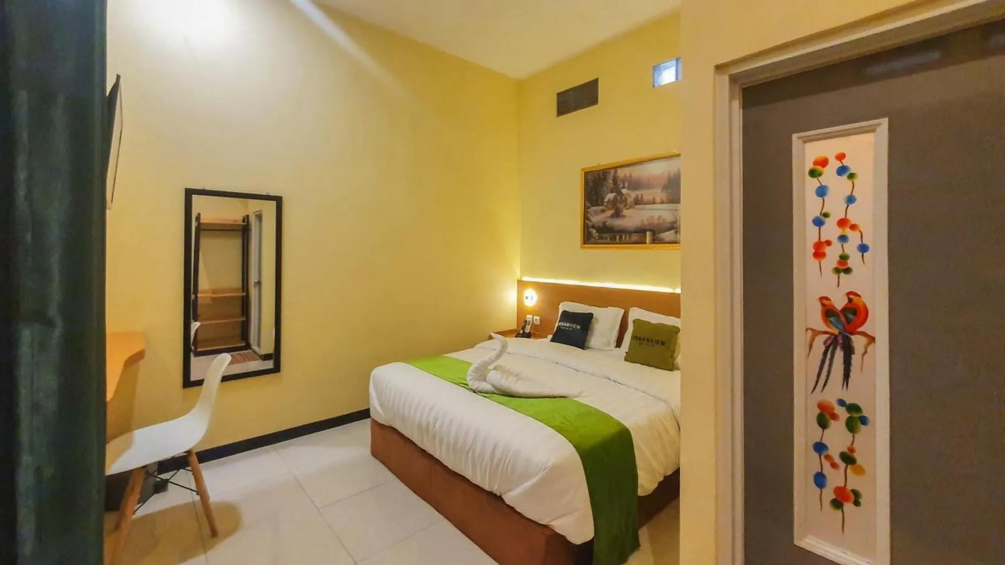 Bed in Urbanview Hotel Sakura Kampung Inggris Pare by RedDoorz