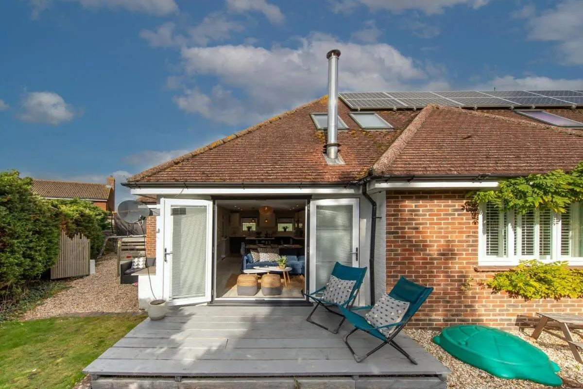 Bosham 3 BR Beach House with Garden & Playhouse